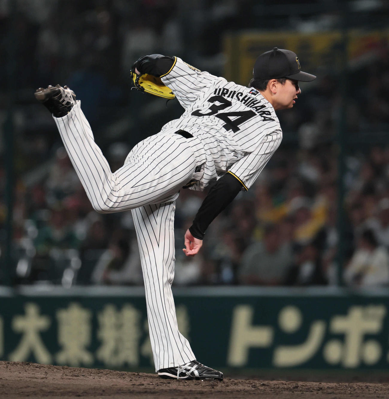 阪神対広島　6回表に登板した阪神漆原（撮影・宮崎幸一）