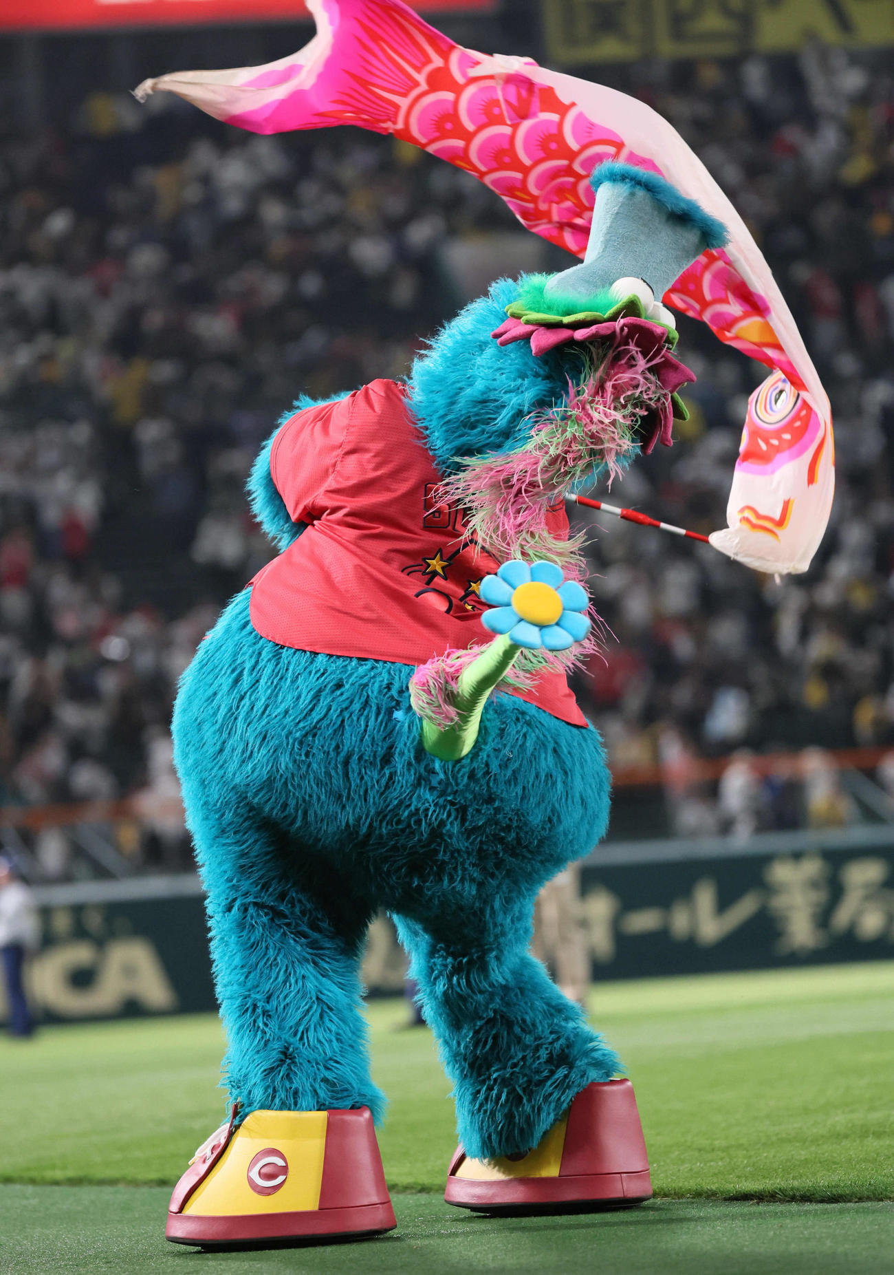 阪神対広島　阪神に勝利し喜ぶスラィリーは、虎のしっぽから変わり花が咲いた（撮影・宮崎幸一）