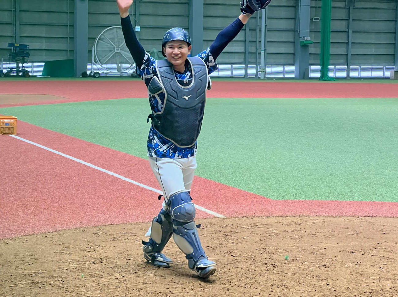 二塁上に立てたノックバットにスローイング1球目で当ててみせた西武ルーキー龍山（撮影・金子真仁）