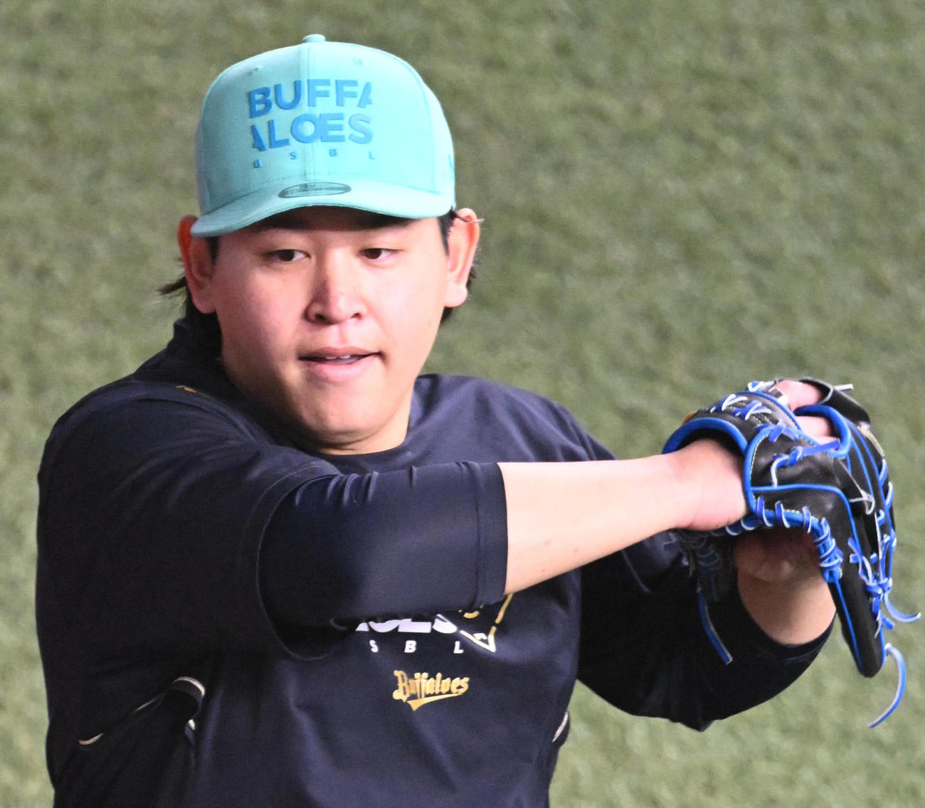 オリックス対日本ハム　キャッチボールで調整するオリックス宮城（撮影・和賀正仁）