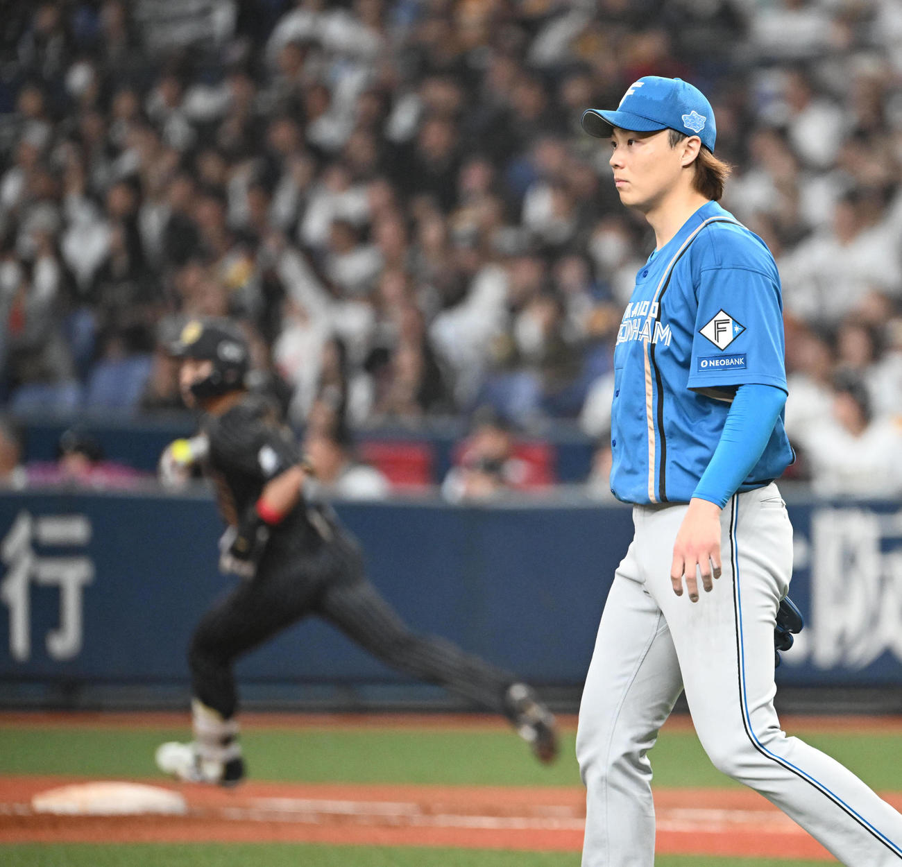 オリックス対日本ハム　4回裏オリックス2死一塁、中川圭太に逆転本塁打を浴びる山崎（撮影・和賀正仁）