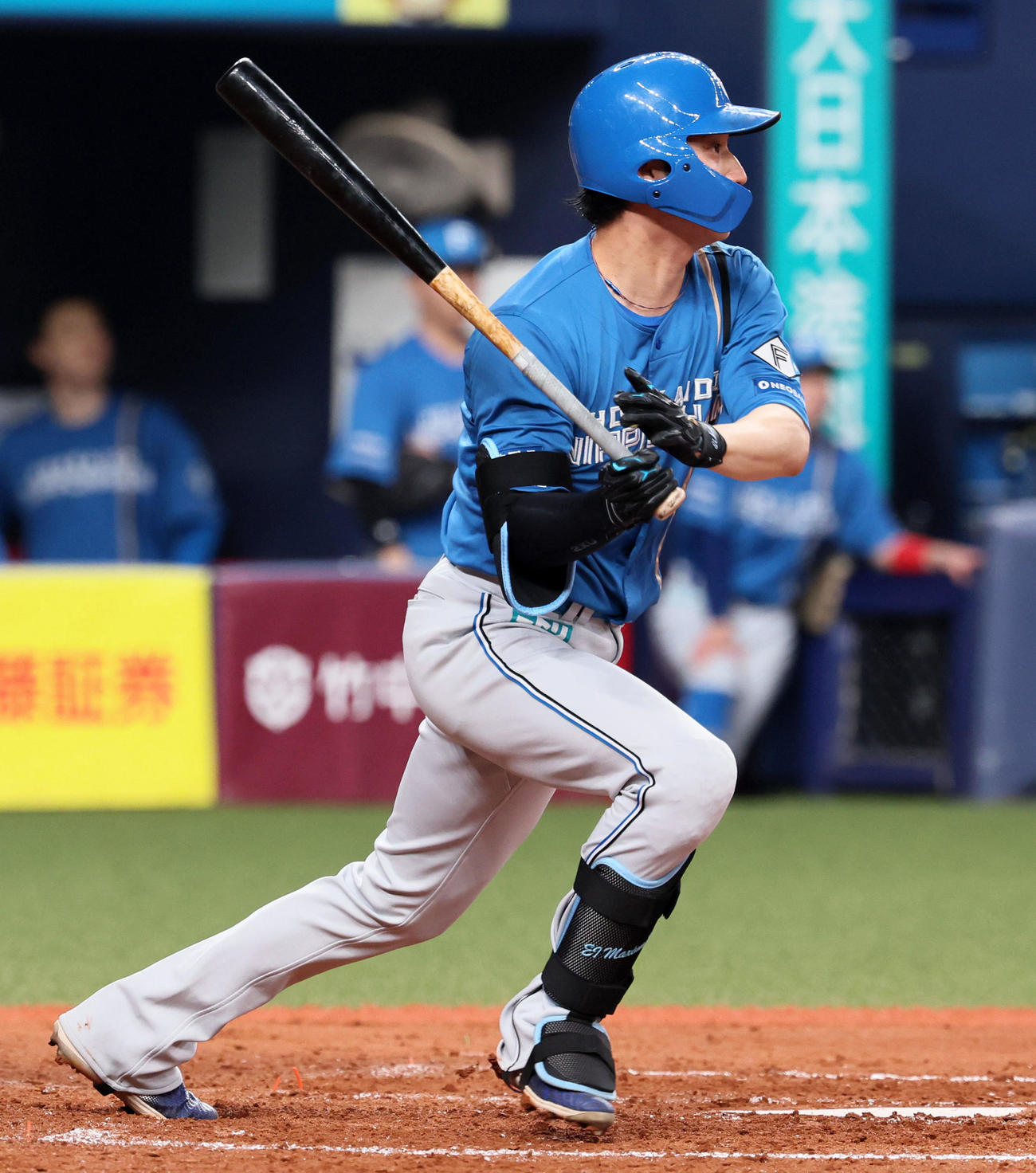 オリックス対日本ハム　4回表日本ハム無死一塁、浅間は中前打を放つ（撮影・加藤哉）