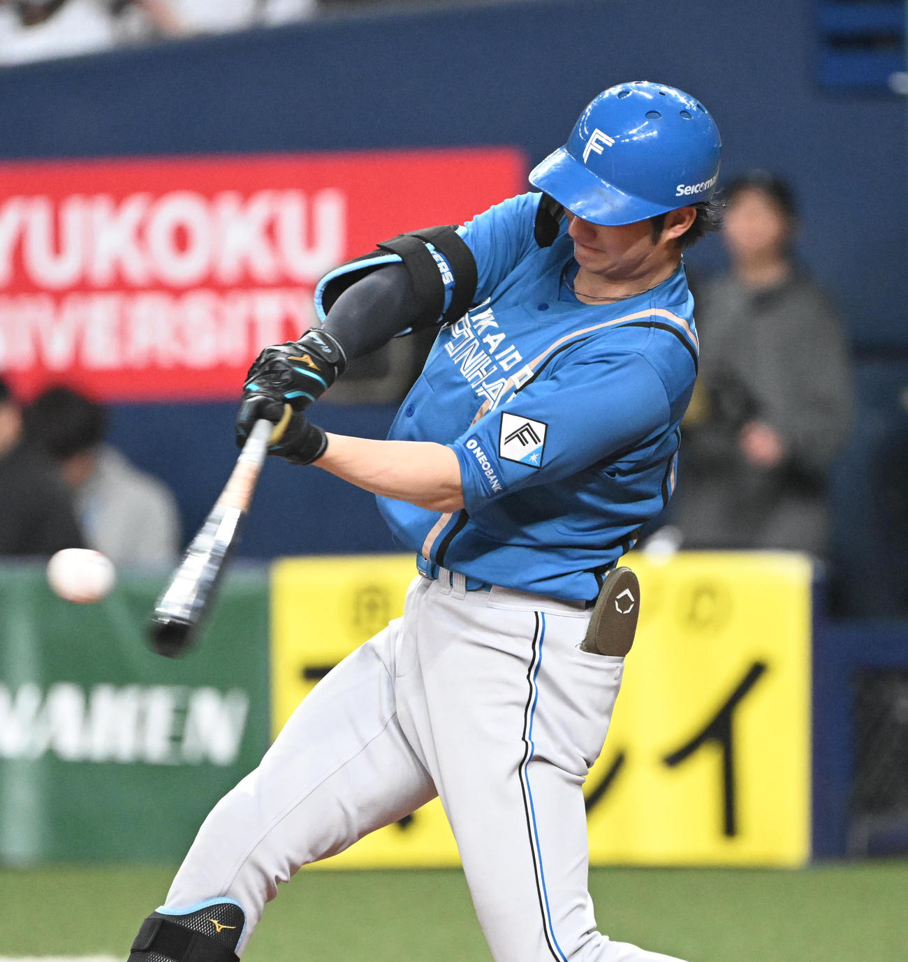 オリックス対日本ハム　5回表日本ハム1死一、二塁、右前適時打を放つ浅間（撮影・和賀正仁）