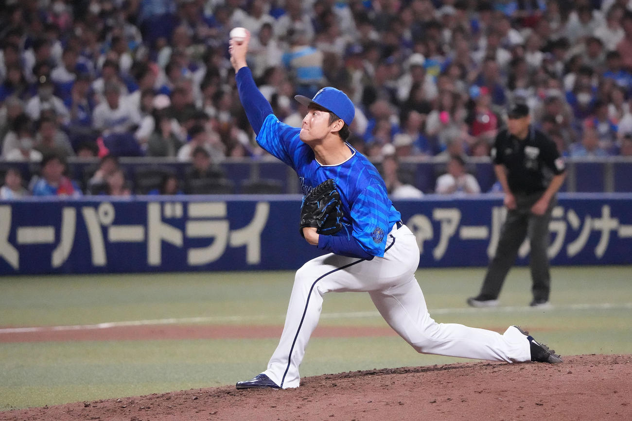 中日対DeNA 7回裏、DeNA2番手で登板する森原（撮影・森本幸一）