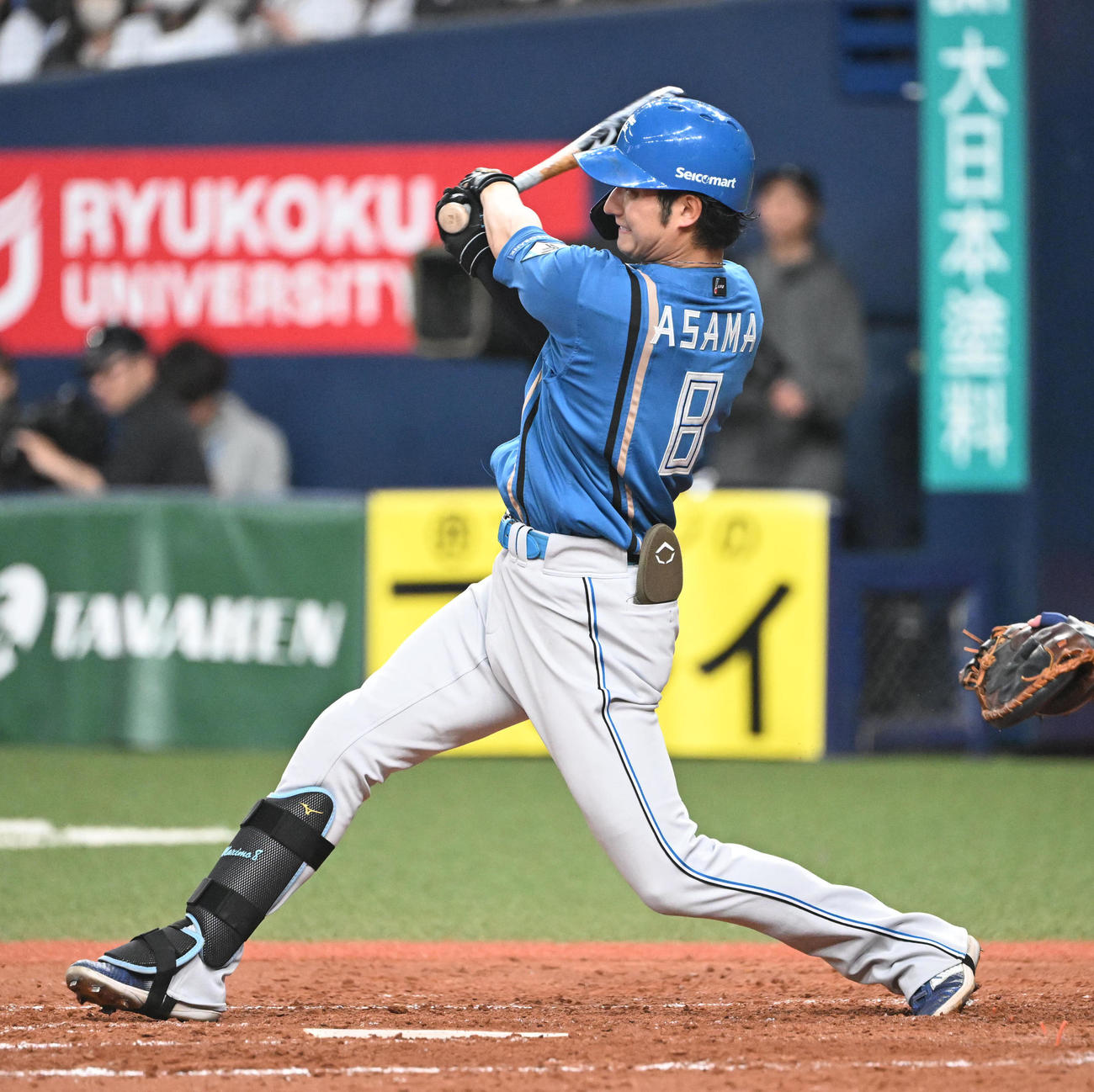 オリックス対日本ハム　5回表日本ハム1死一、二塁、右前適時打を放つ浅間（撮影・和賀正仁）