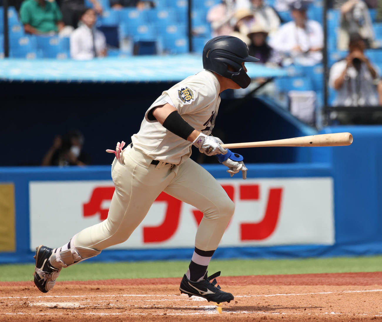明大対東大　3回表明大2死一、三塁、田上は中前に適時打を放つ（撮影・柴田隆二）