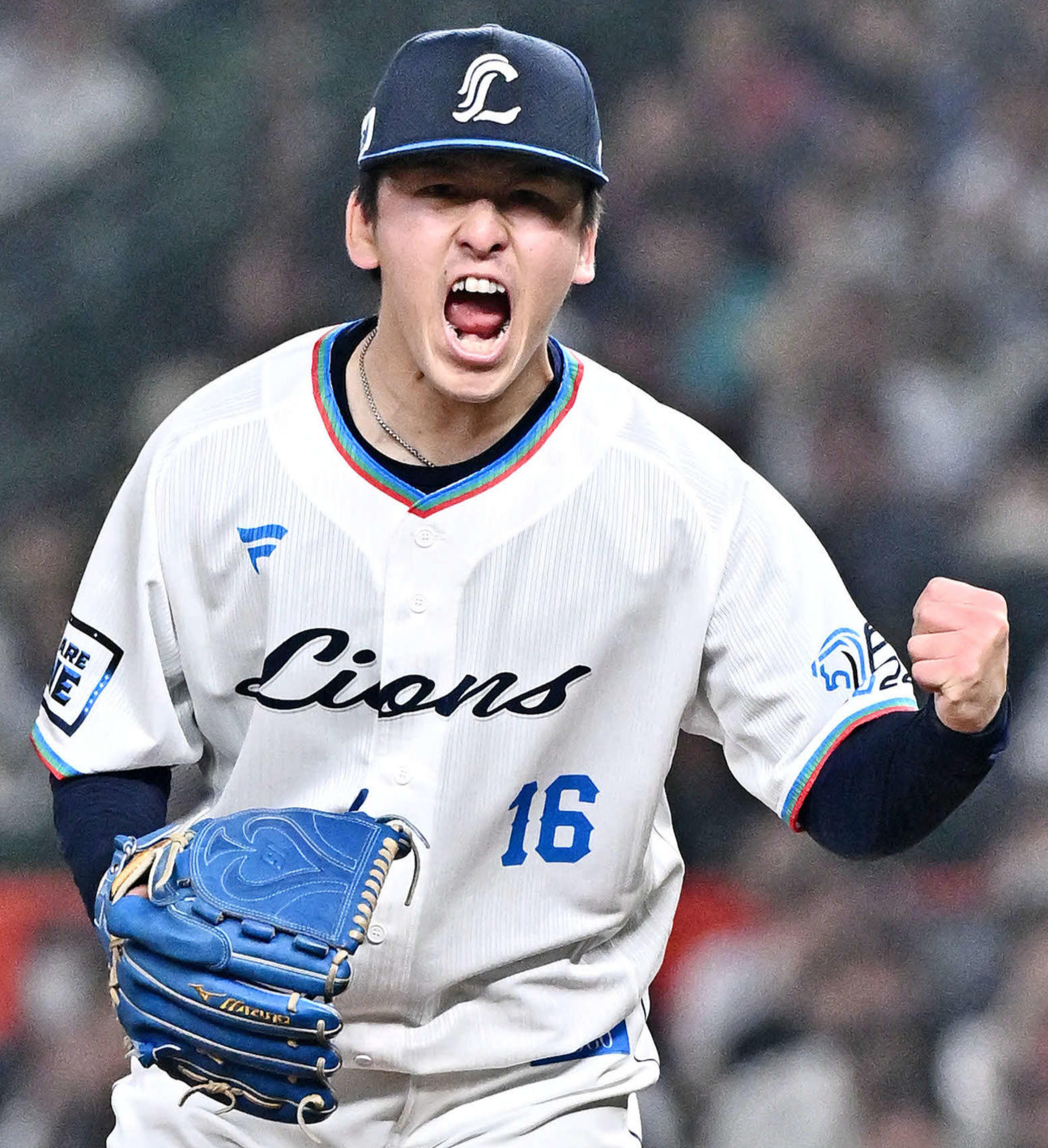 西武対ソフトバンク　完封勝ちしガッツポーズする西武隅田（撮影・滝沢徹郎）