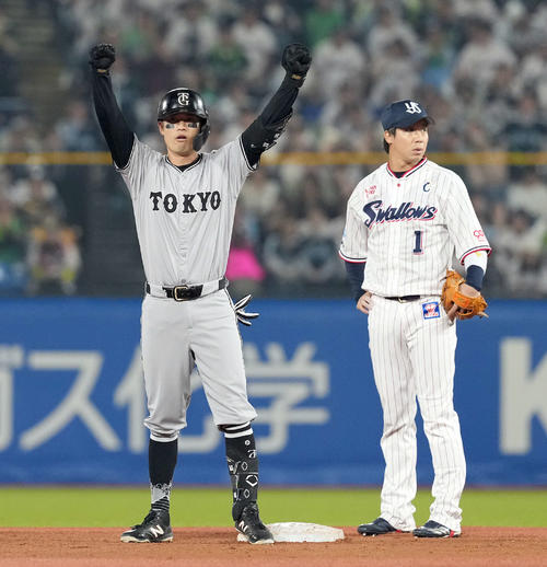 巨人】若林楽人が殊勲の逆転打 背走サンタナのグラブからボールこぼれ