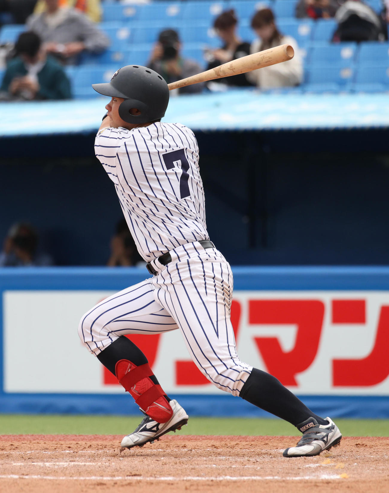 立大対法大　2回表立大2死三塁、山形は右越えに2本目の本塁打を放つ（撮影・柴田隆二）
