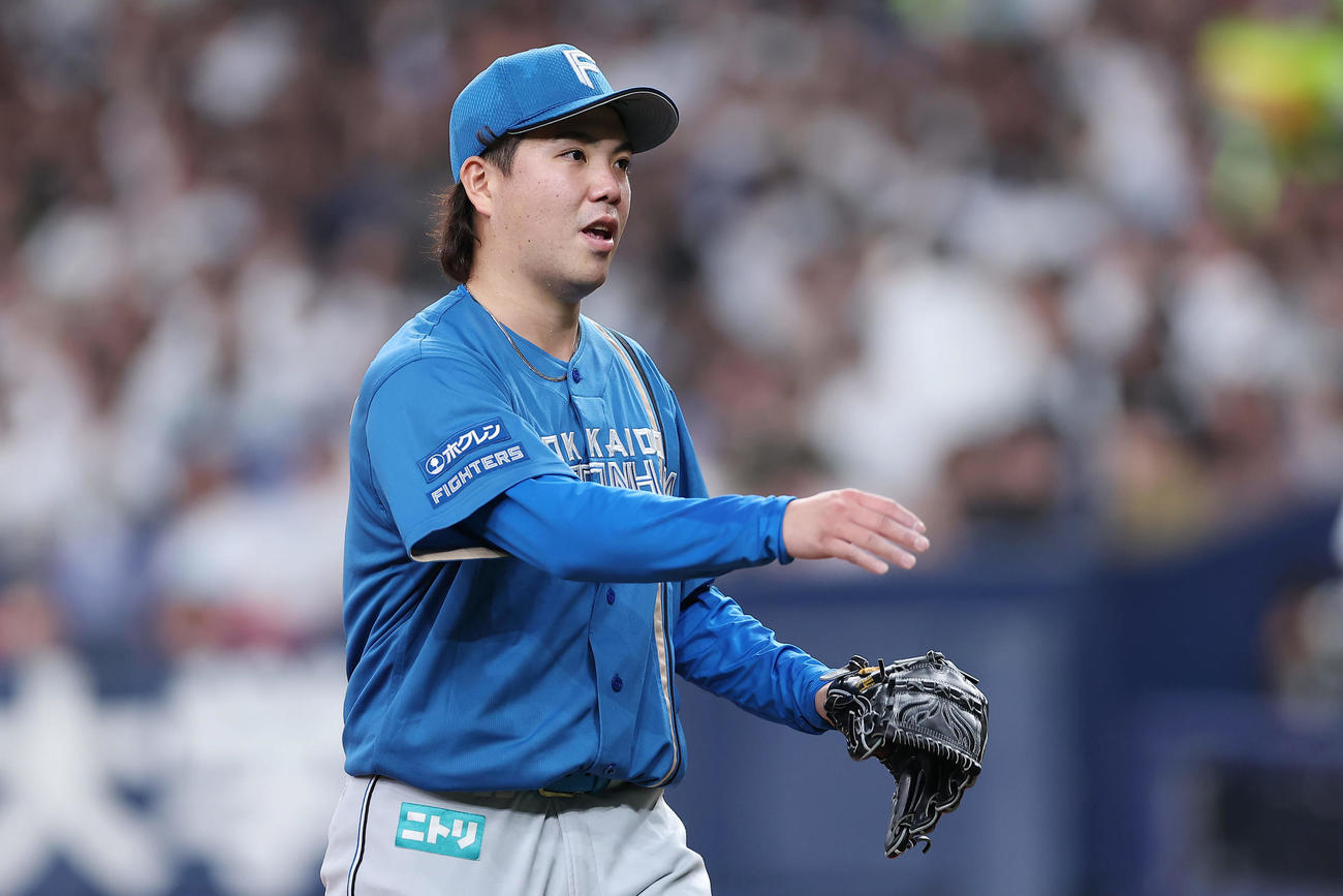 オリックス対日本ハム　7回裏オリックス2死一塁、代打西川を空振り三振に仕留めた金村（撮影・前田充）