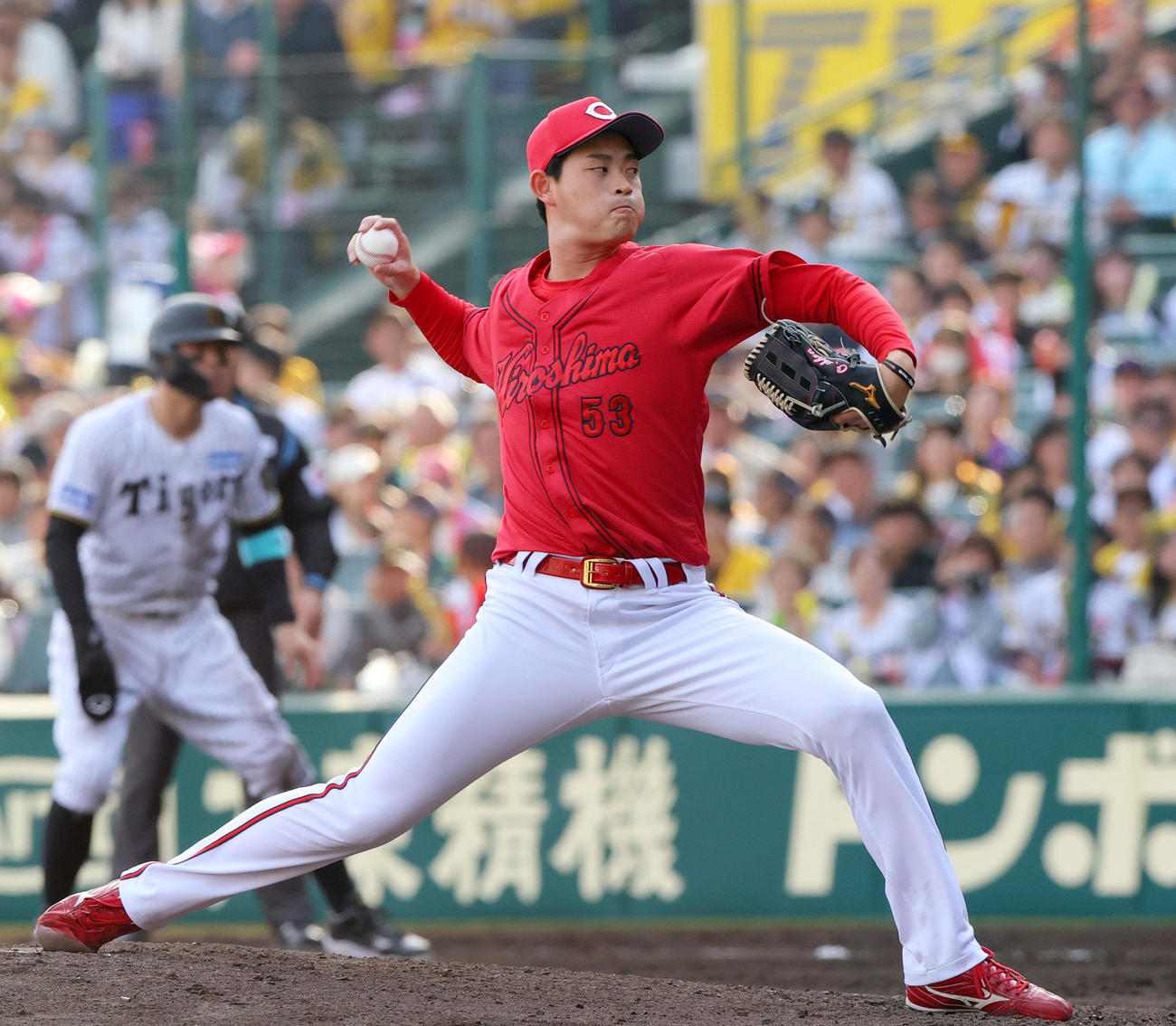 阪神対広島　8回裏、5番手で登板の広島岡本（撮影・上山淳一）