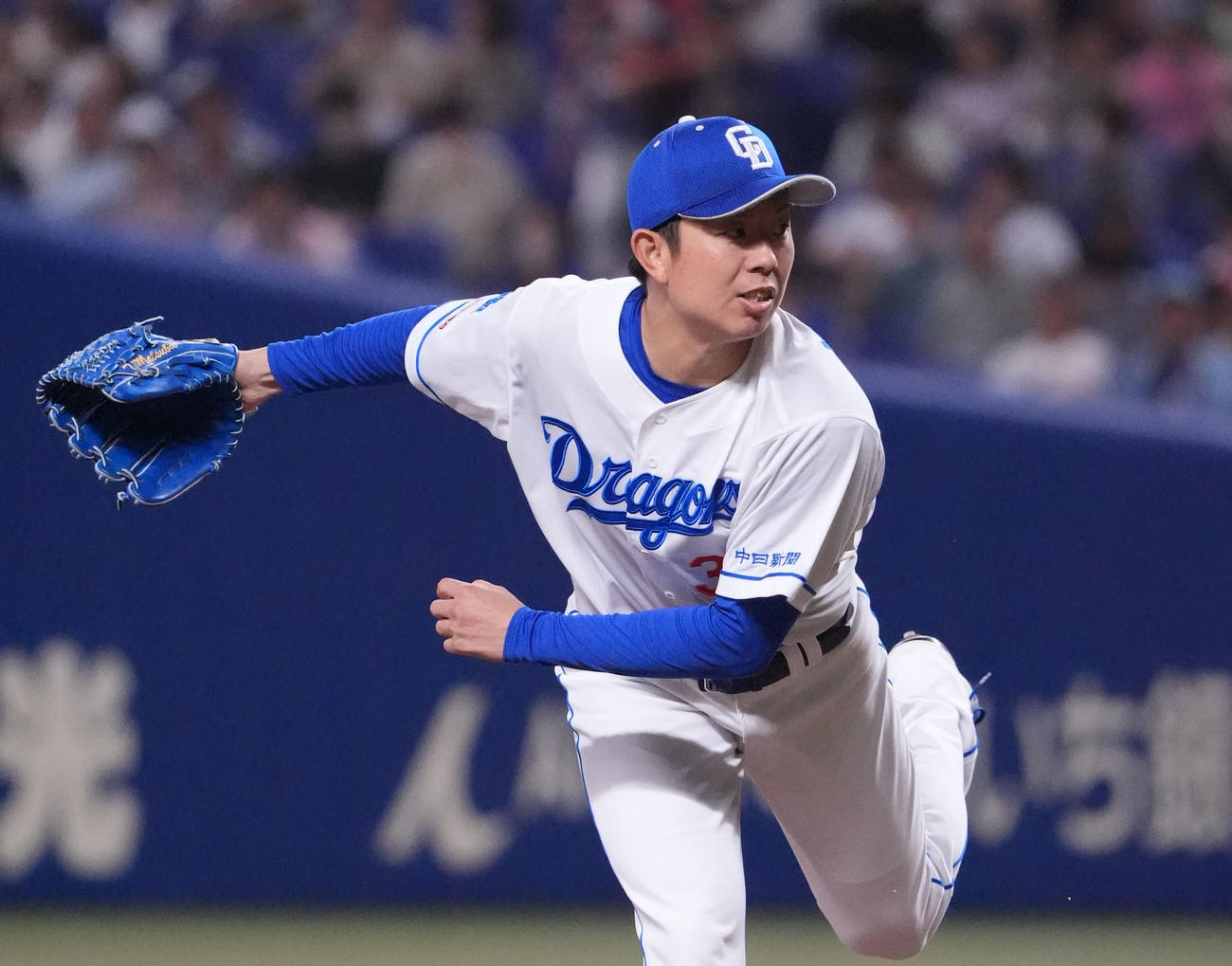 中日対DeNA 1回表、登板する中日先発の松葉（撮影・森本幸一）