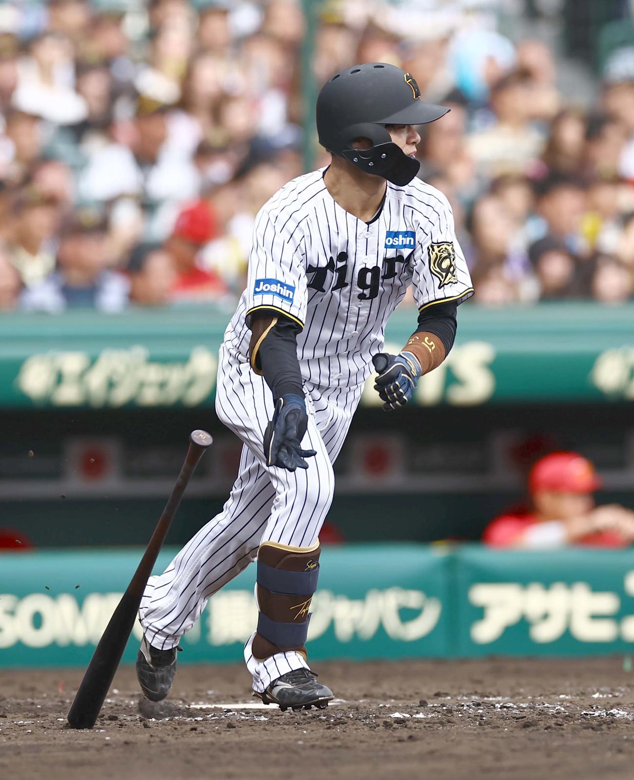 阪神対広島　5回裏阪神無死一塁、中野は中前打を放つ（撮影・上田博志）
