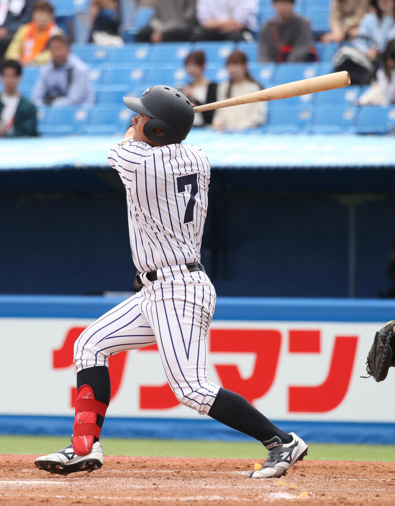 立大対法大　2回表立大2死満塁、山形は右越えに満塁本塁打を放つ（撮影・柴田隆二）