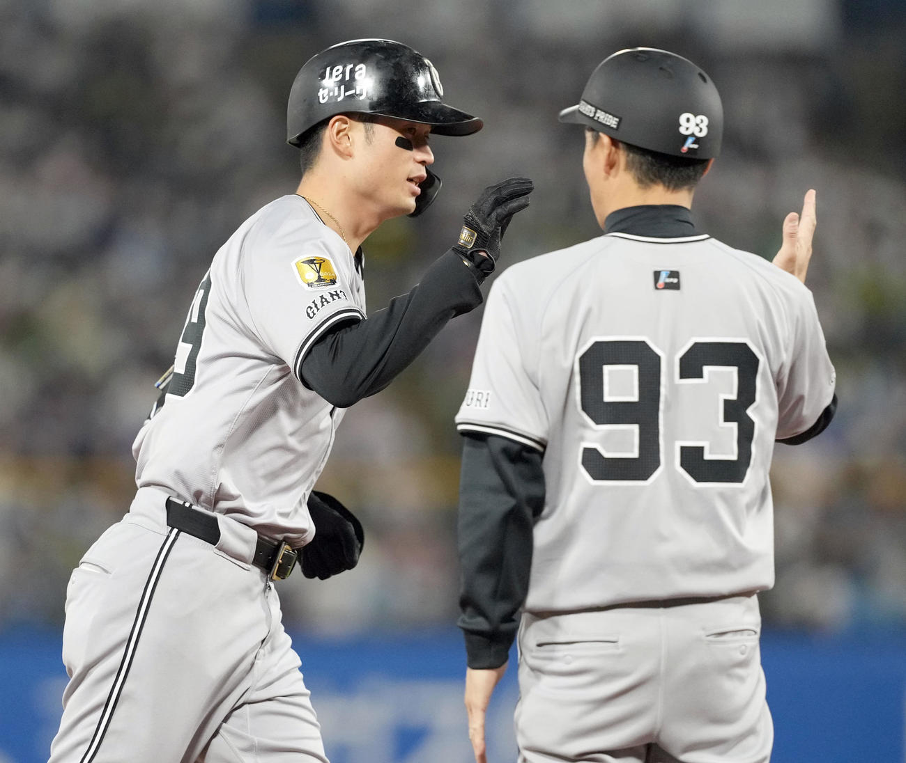 ヤクルト対巨人　5回表巨人2死、同点のソロ本塁打を放った若林（撮影・たえ見朱実）
