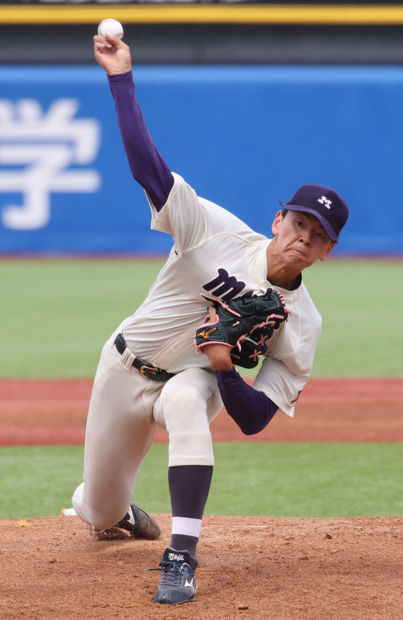 東大対明大　先発した明大・高須（撮影・柴田隆二）