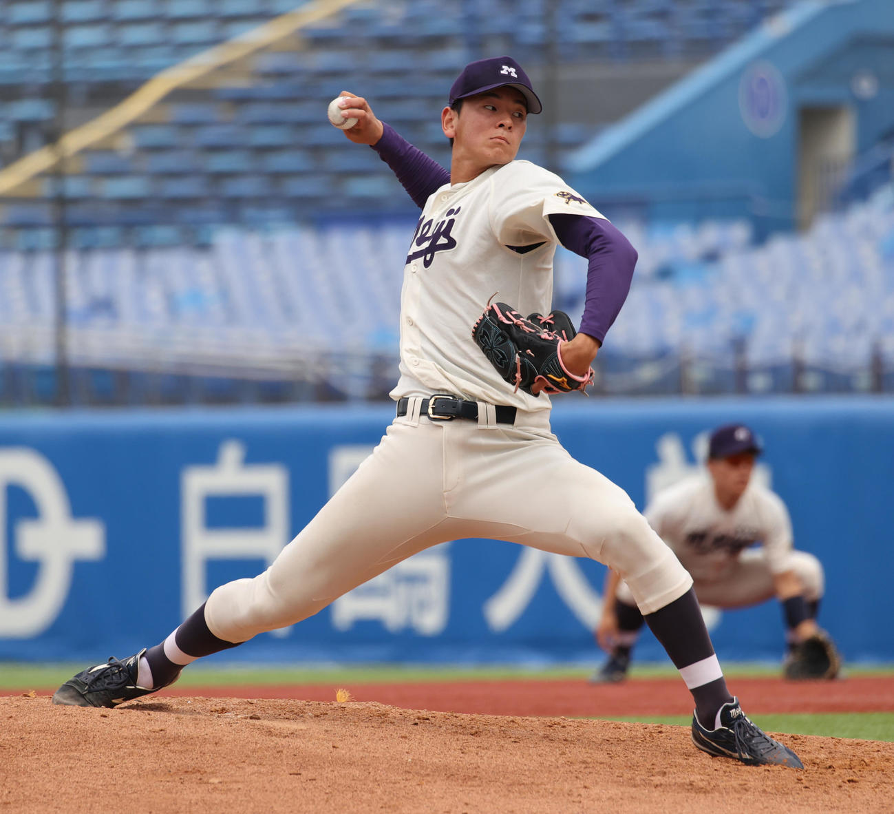 東大対明大　先発した明大・高須（撮影・柴田隆二）