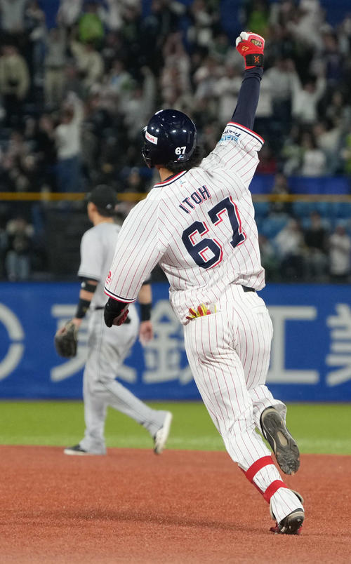 ヤクルト】伊藤琉偉 昼は2軍戦、夜はプロ初安打＆プロ初サヨナラ打