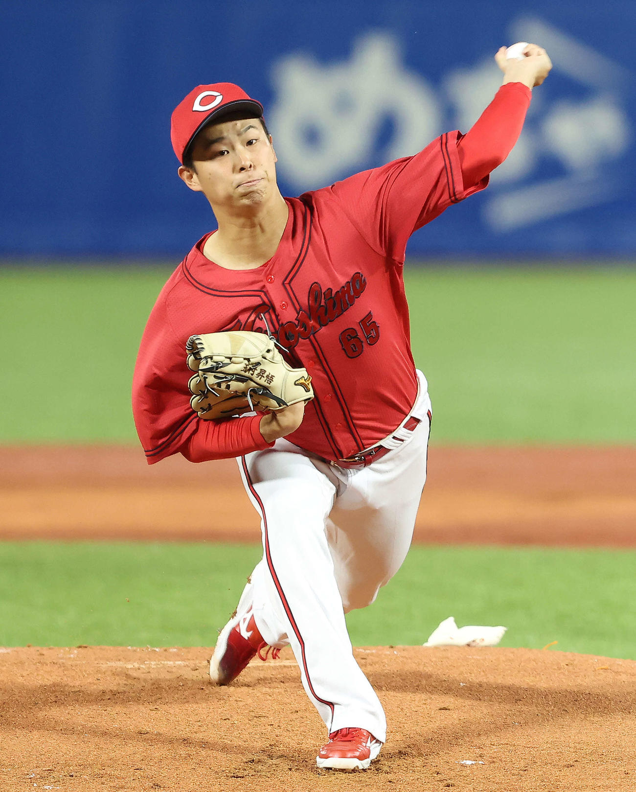 4月3日、ヤクルト戦で力投する広島玉村昇悟
