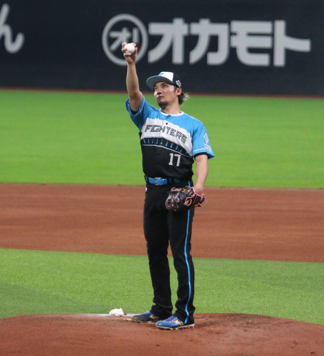 20日にエスコンフィールドのマウンドで投球練習を行った日本ハム伊藤