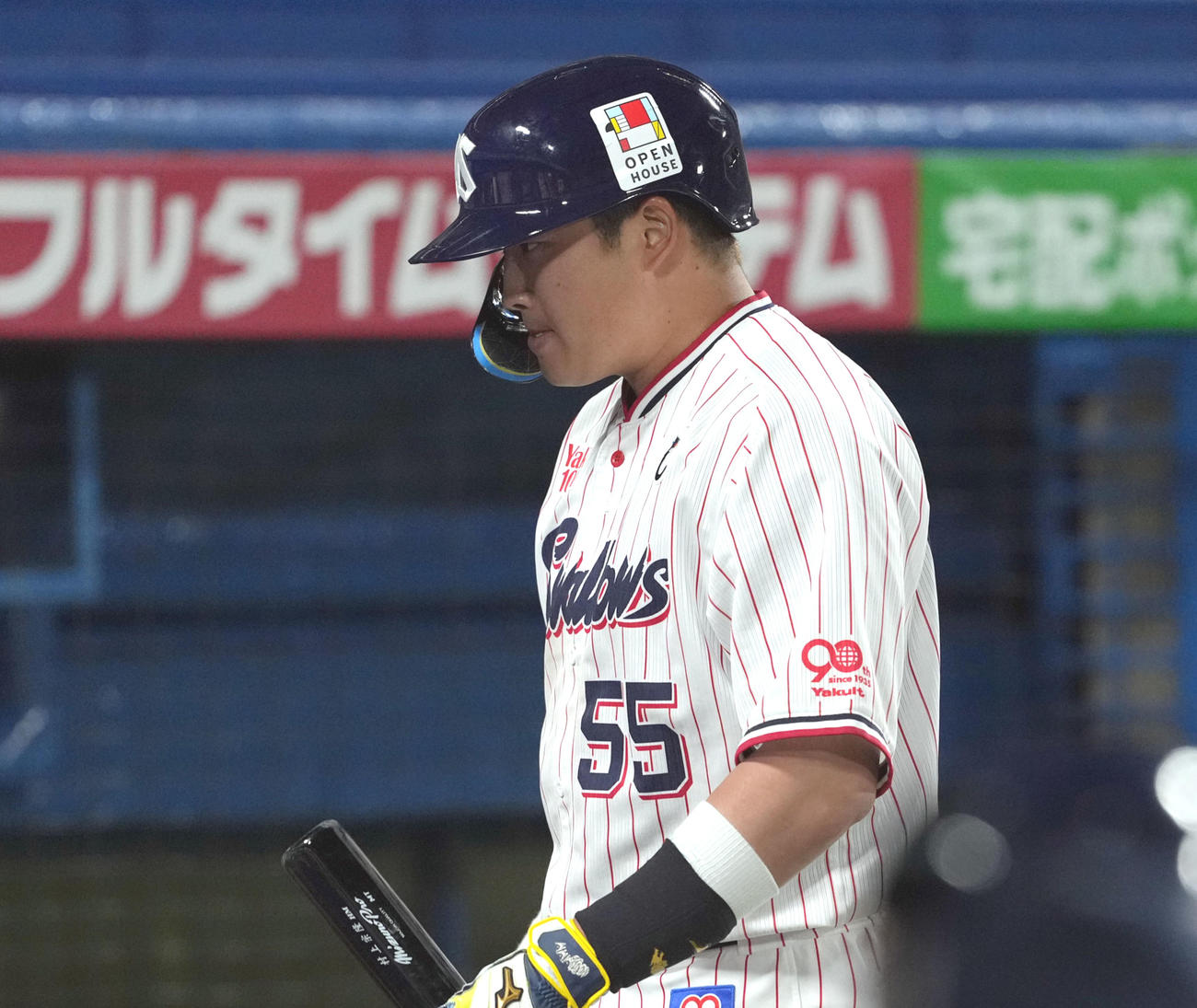 17日阪神戦の9回、打席途中で交代した村上宗隆