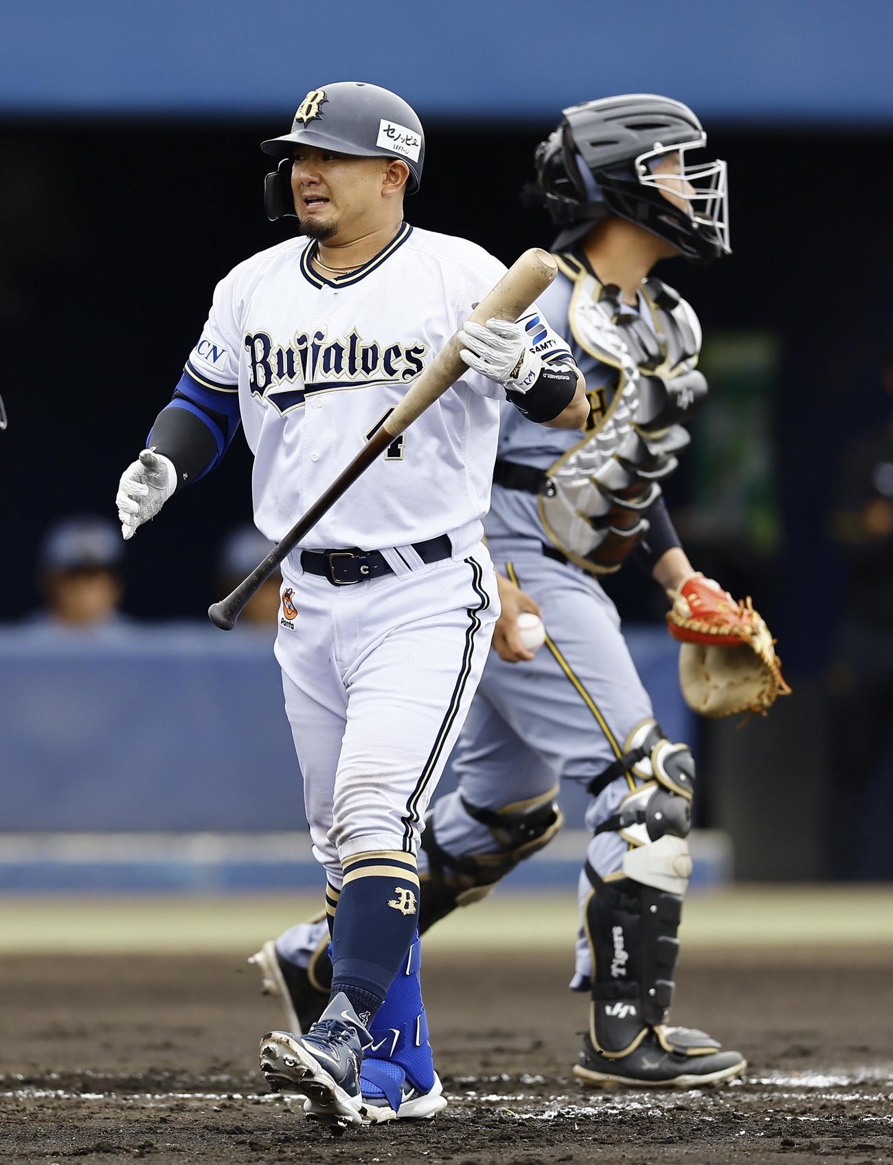 ウエスタンオリックス対阪神　1回裏オリックス無死一塁、四球を選んだ森（撮影・藤尾明華）