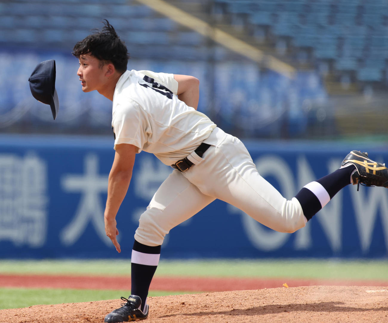 青学大対東洋大　7回途中から登板した東洋大・馬庭（撮影・柴田隆二）