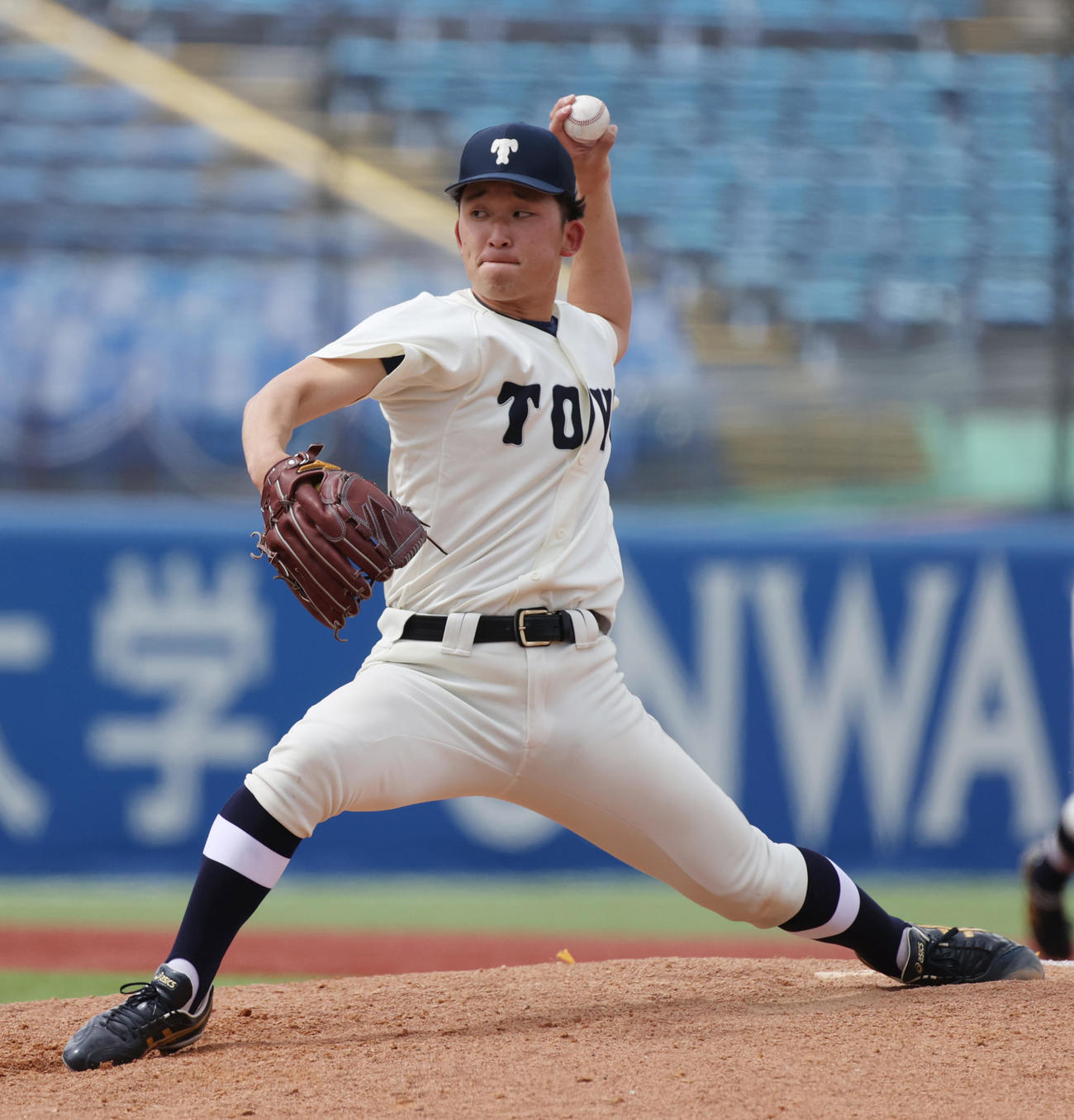 青学大対東洋大　7回途中から登板した東洋大・馬庭（撮影・柴田隆二）