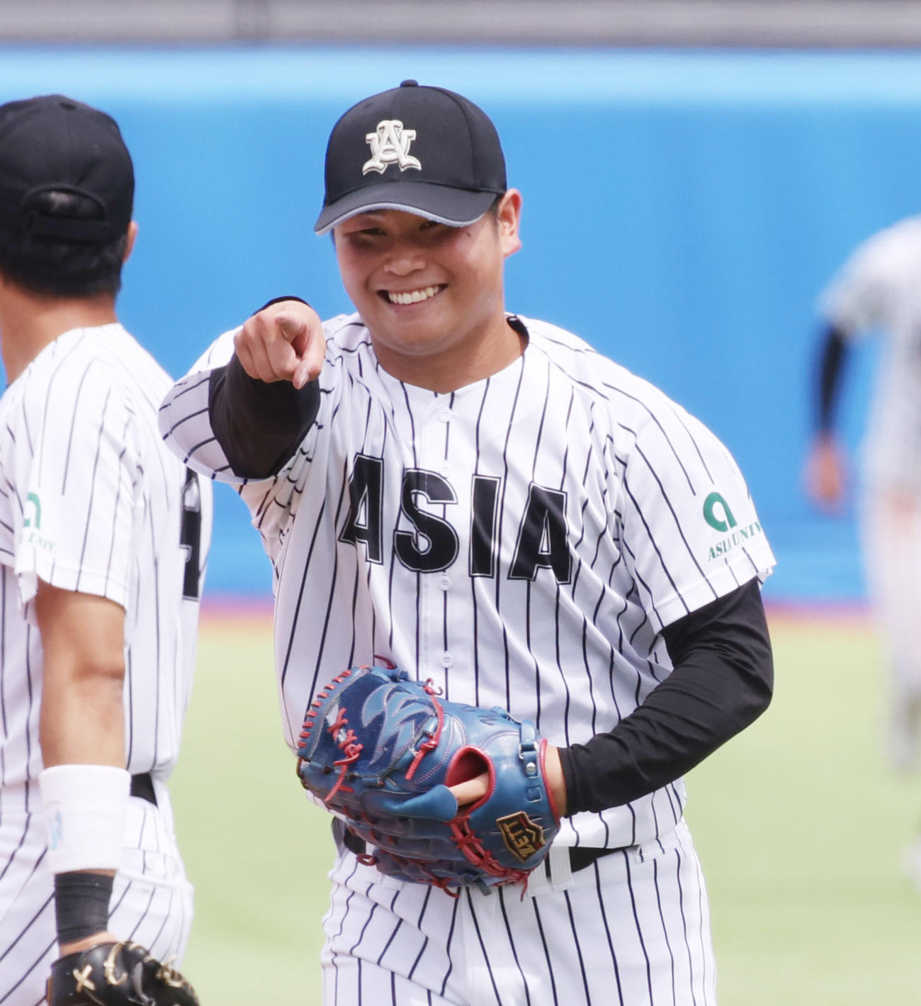 国学院大対亜大　6回途中から登板した亜大・井上は4勝目を挙げた（撮影・柴田隆二）
