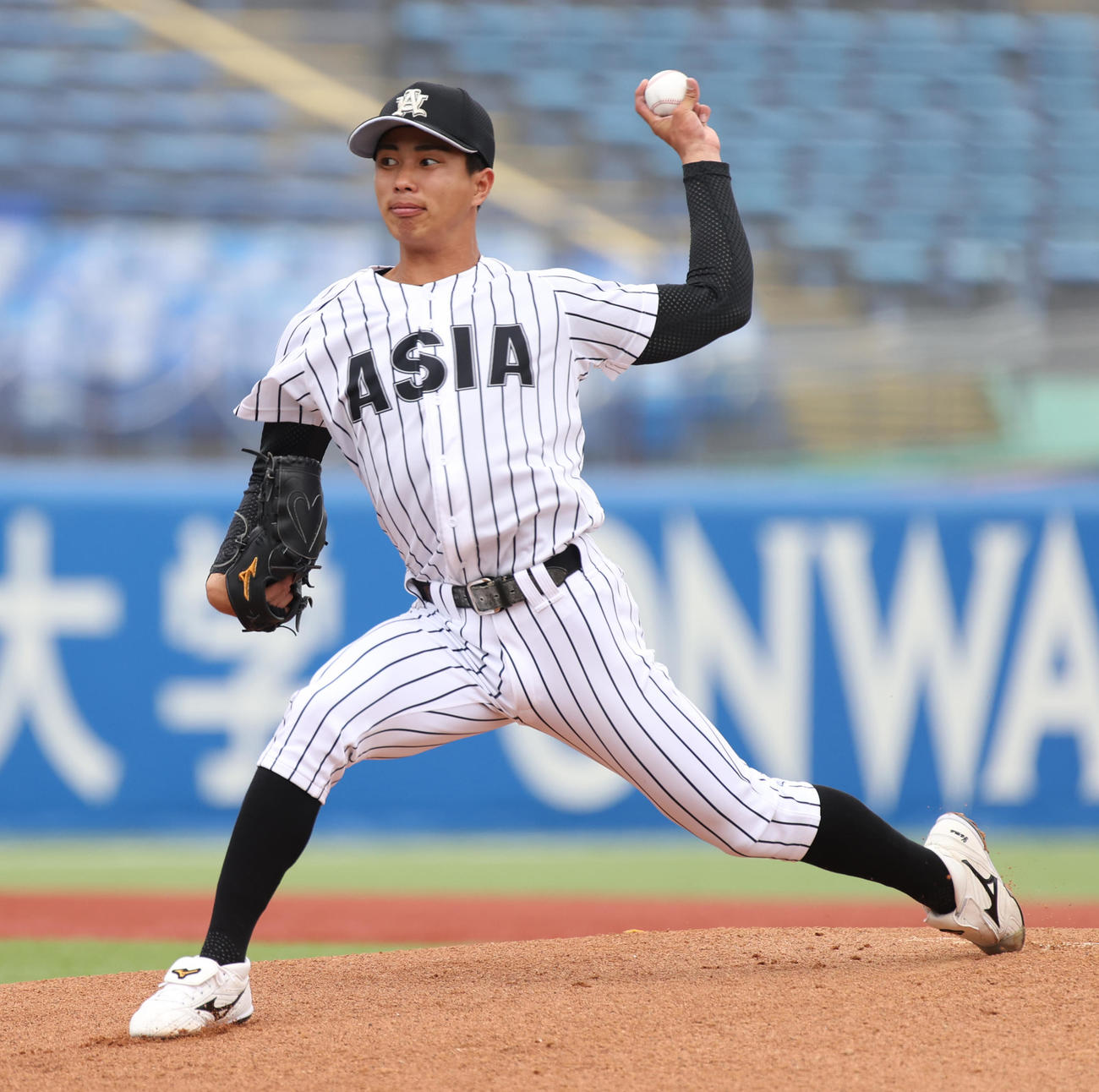 国学院大対亜大　先発した亜大・山城（撮影・柴田隆二）