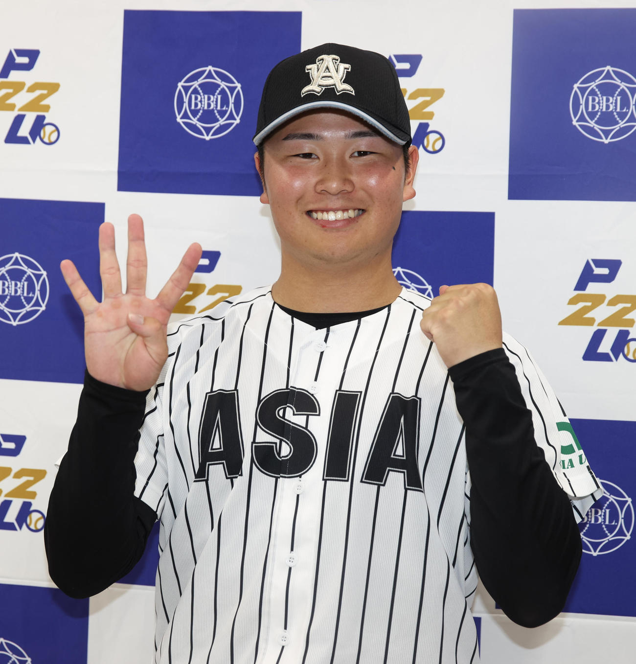 国学院大対亜大　6回途中から登板した亜大・井上は4勝目を挙げた（撮影・柴田隆二）
