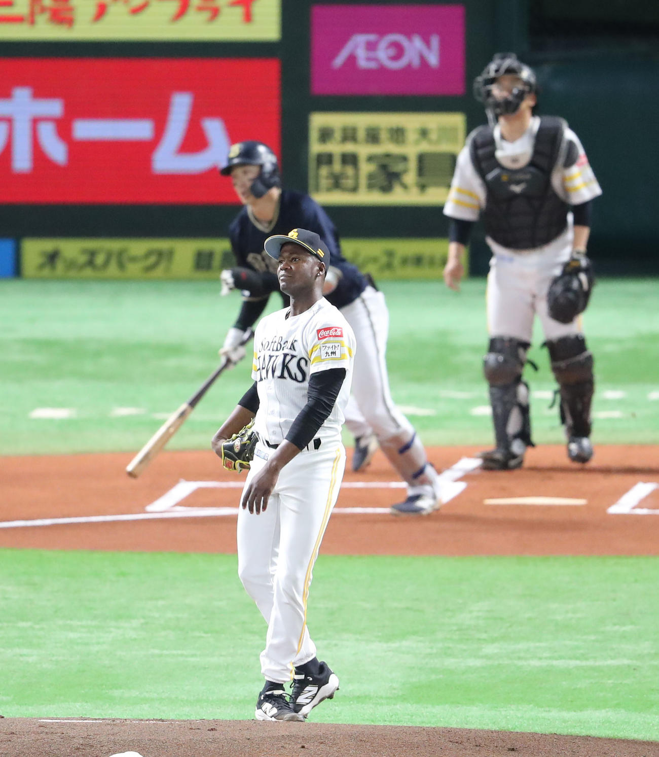 ソフトバンク対オリックス　1回表オリックス無死、広岡に右中間先制本塁打を浴びたモイネロ（撮影・梅根麻紀）