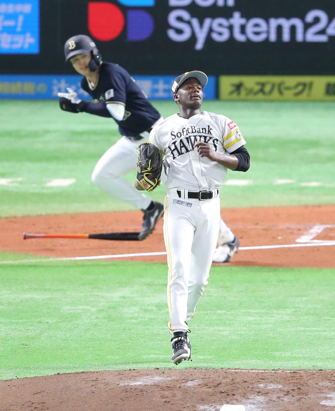 ソフトバンク対オリックス　3回表オリックス1死二、三塁、太田に左前適時打を浴びたモイネロ（撮影・梅根麻紀）