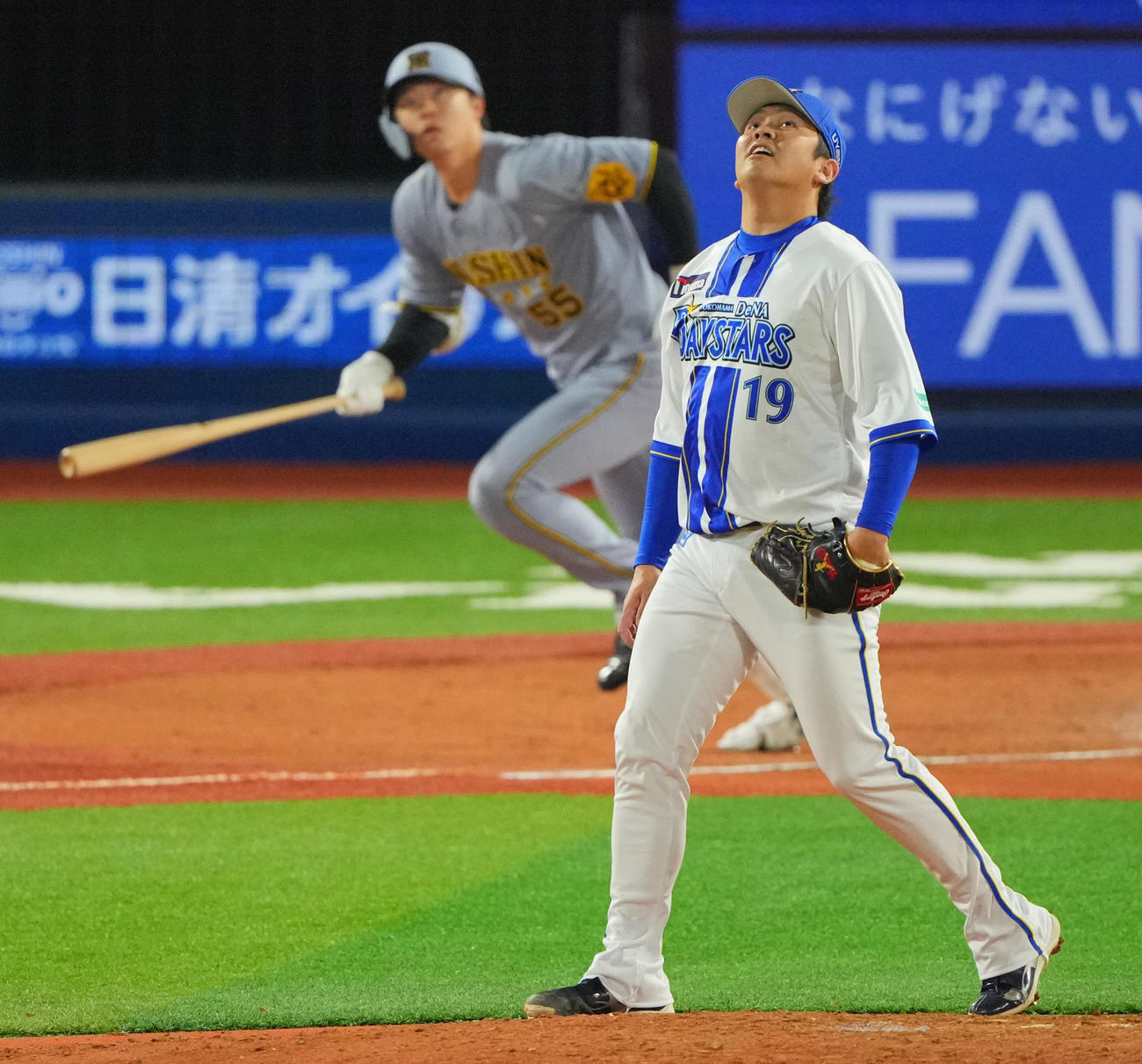 DeNA対阪神　9回表阪神無死、楠本を中飛に打ち取る山崎（撮影・垰建太）