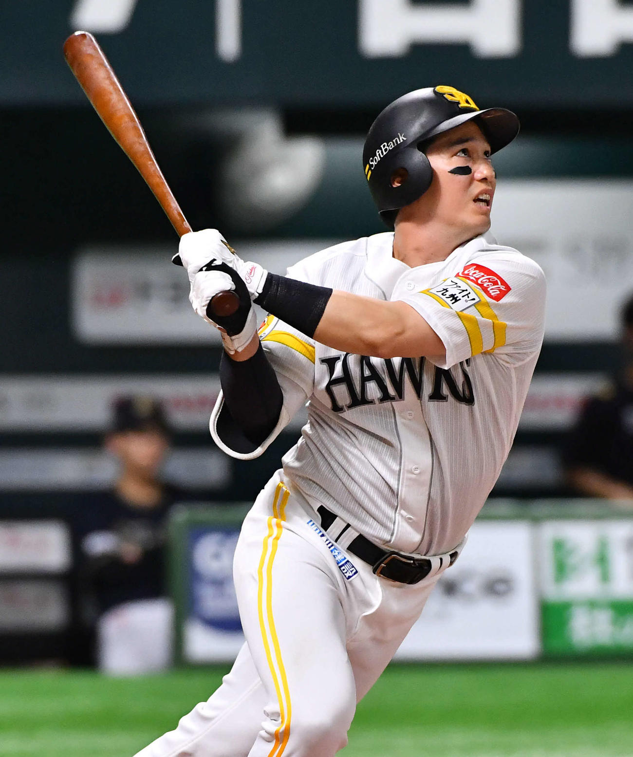 ソフトバンク対オリックス　6回裏ソフトバンク2死、栗原は右中間へ本塁打を放つ（撮影・岩下翔太）
