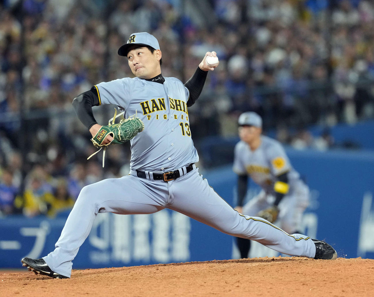 DeNA対阪神　9回かえらマウンドに上がった阪神岩崎（撮影・たえ見朱実）