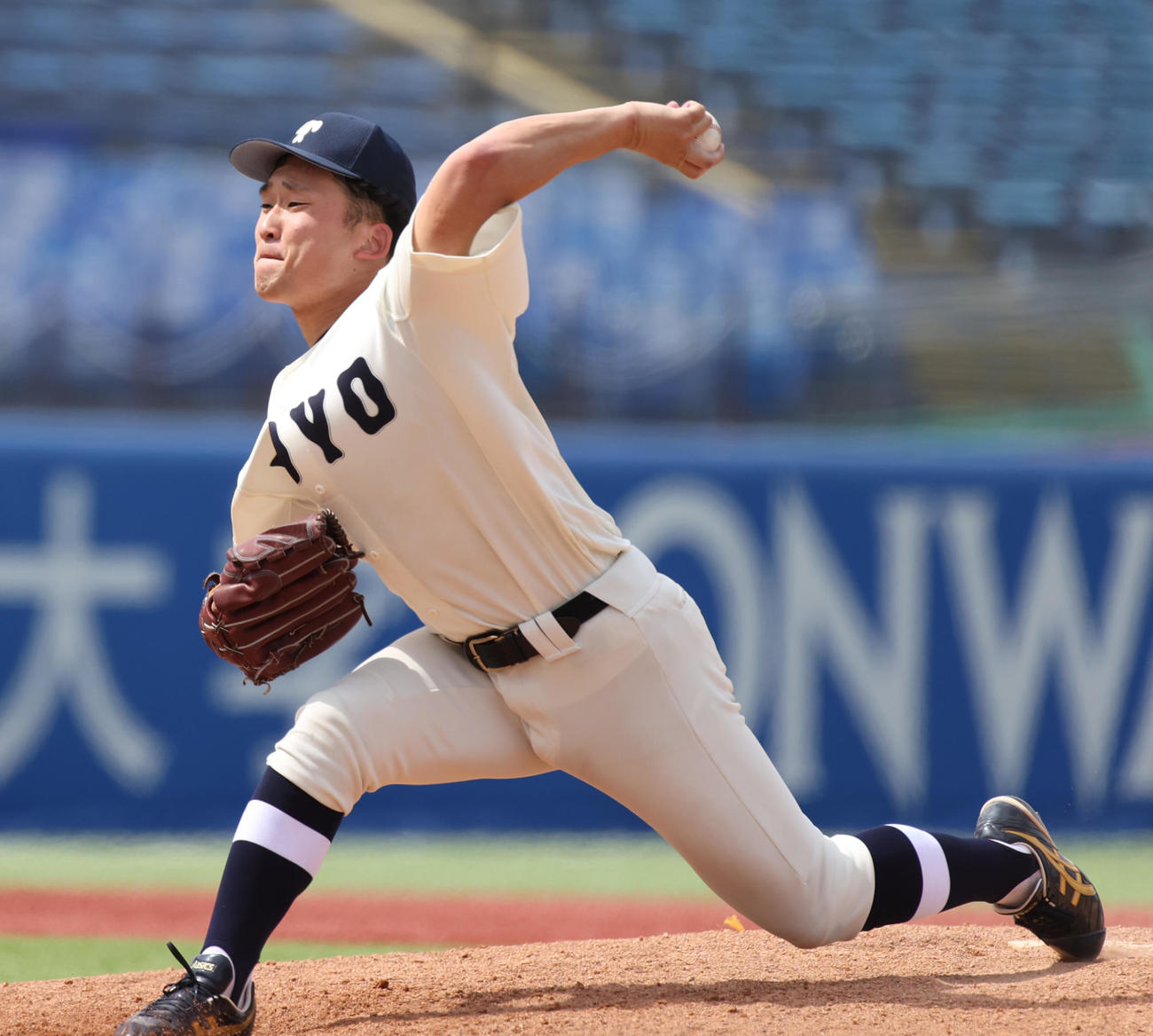 青学大対東洋大　7回途中から登板した東洋大・馬庭（撮影・柴田隆二）