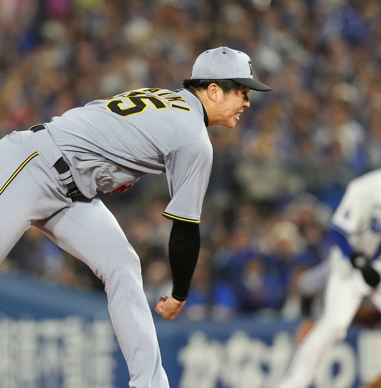 DeNA対阪神　7回、力投する才木（撮影・井上学）