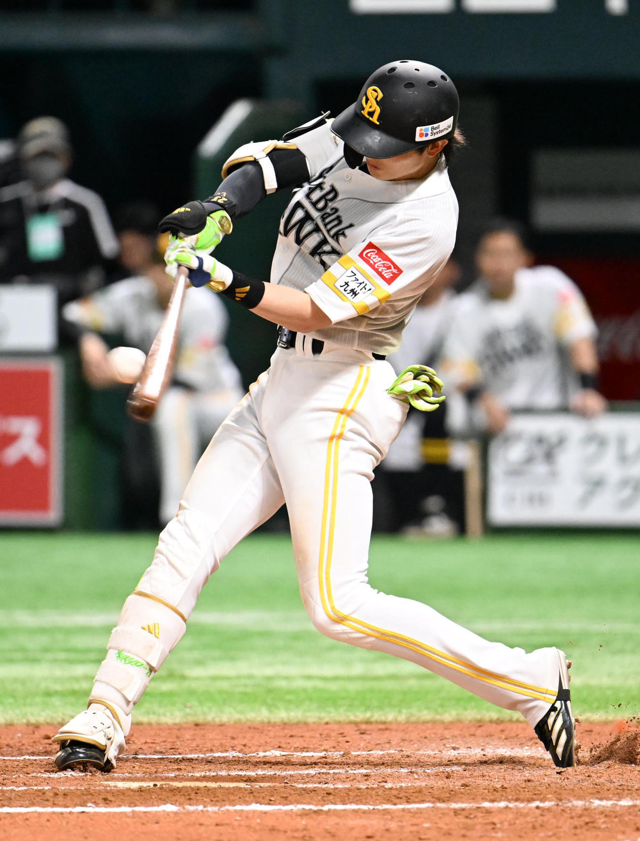 ソフトバンク対オリックス　7回裏ソフトバンク2死一、二塁、周東は2点適時打を放つ（撮影・林敢治）