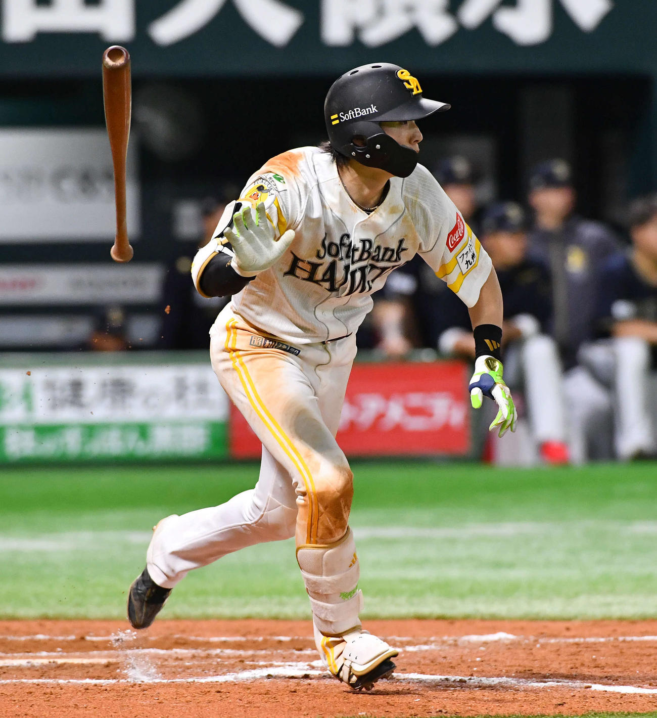 ソフトバンク対オリックス　12回裏ソフトバンク2死一塁、周東は中前安打を放つ（撮影・岩下翔太）