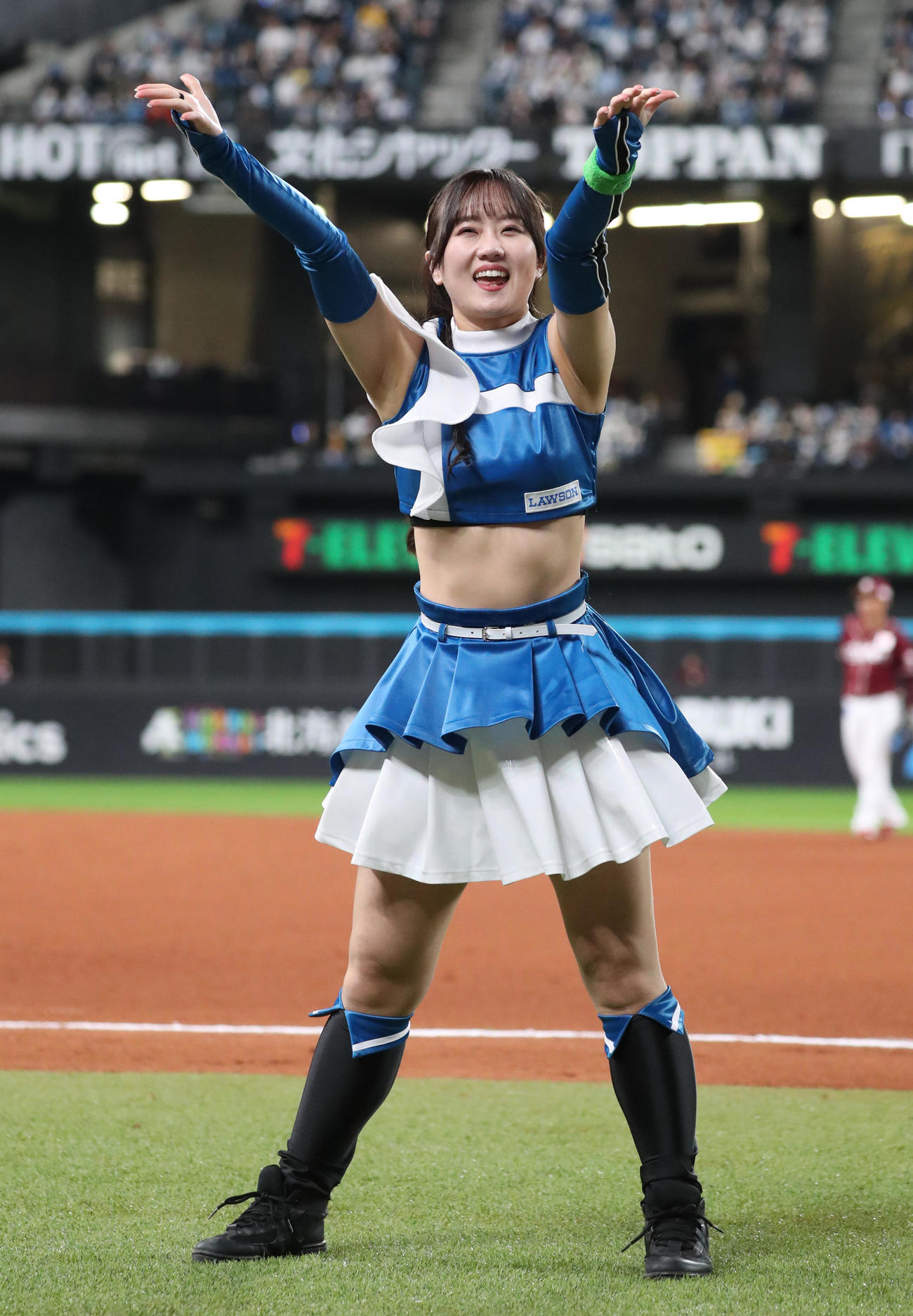 ダンスを踊るファイターズガール駒野稀子（2024年8月撮影）