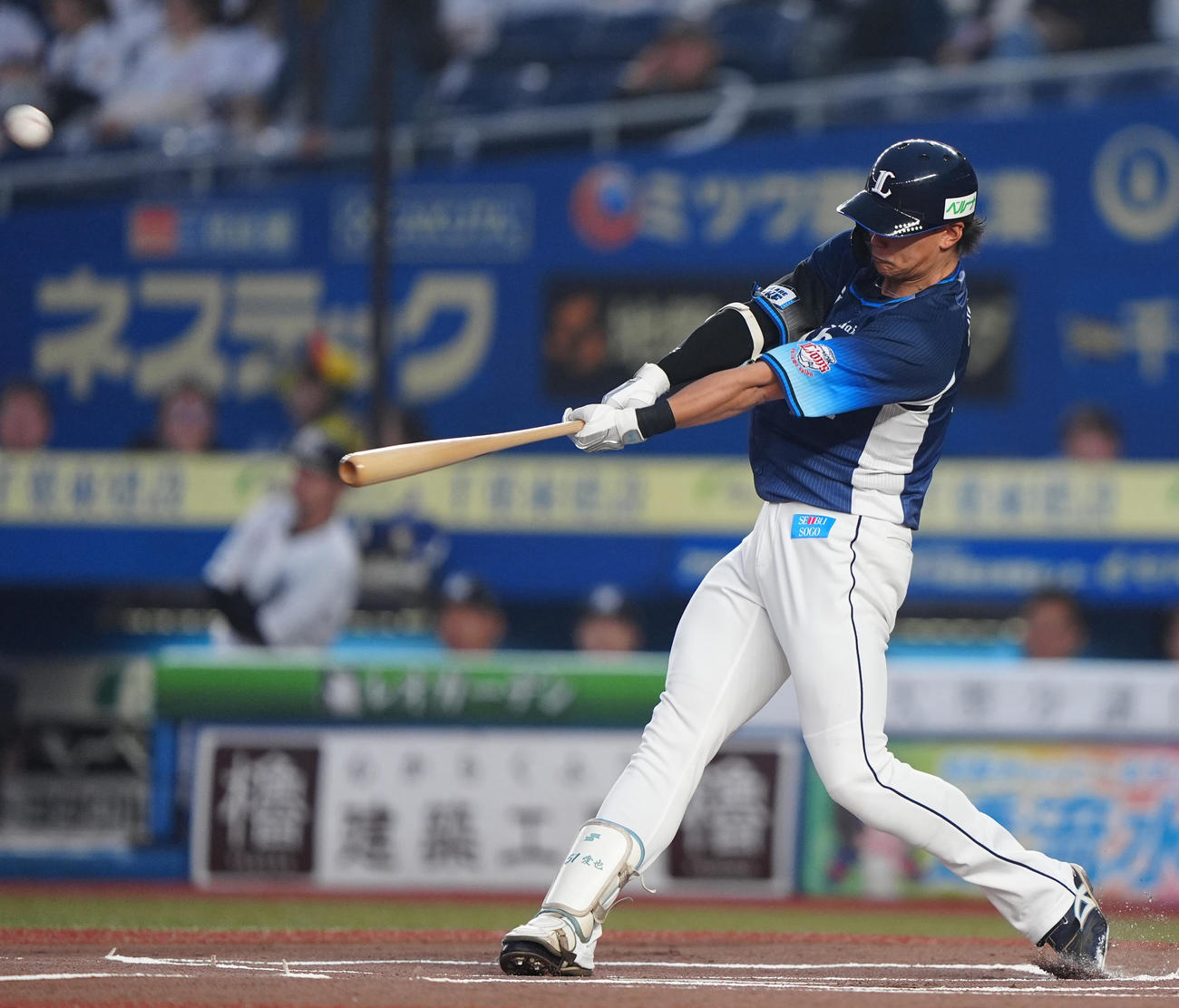 ロッテ対西武　1回表西武無死、初球先頭打者本塁打を放つ西川（撮影・清水貴仁）