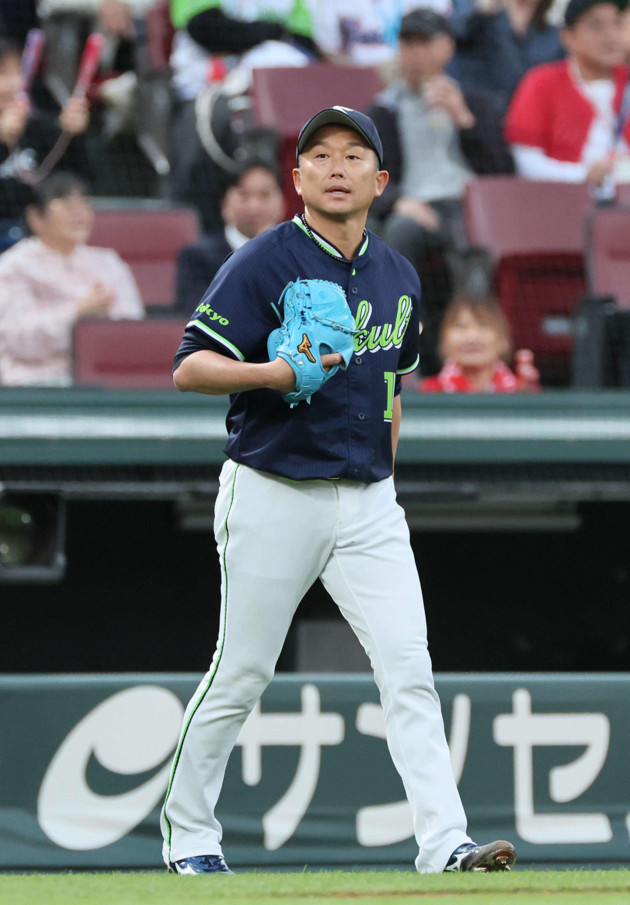 広島対ヤクルト　1回裏広島1死一、二塁、ファビアンに中適時2点二塁打を浴びた石川（撮影・加藤孝規）
