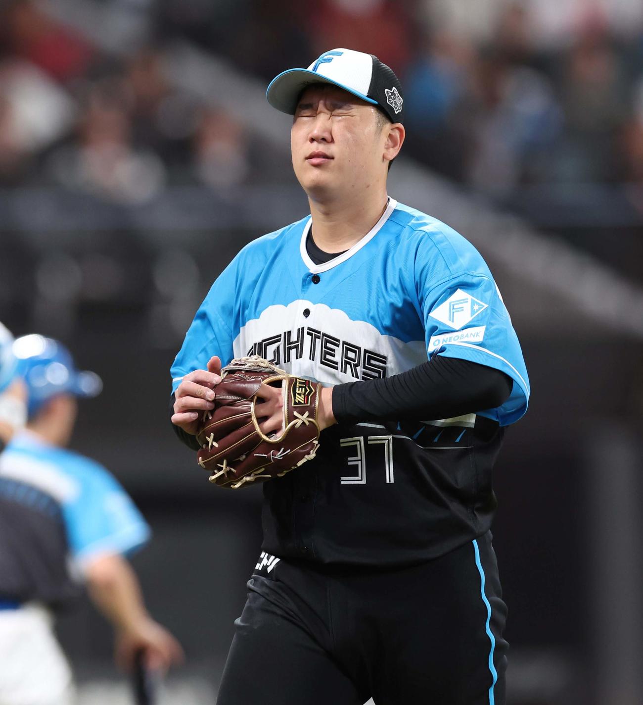 日本ハム対楽天　5回表、無失点に抑えるも顔をしかめる古林睿煬（撮影・黒川智章）