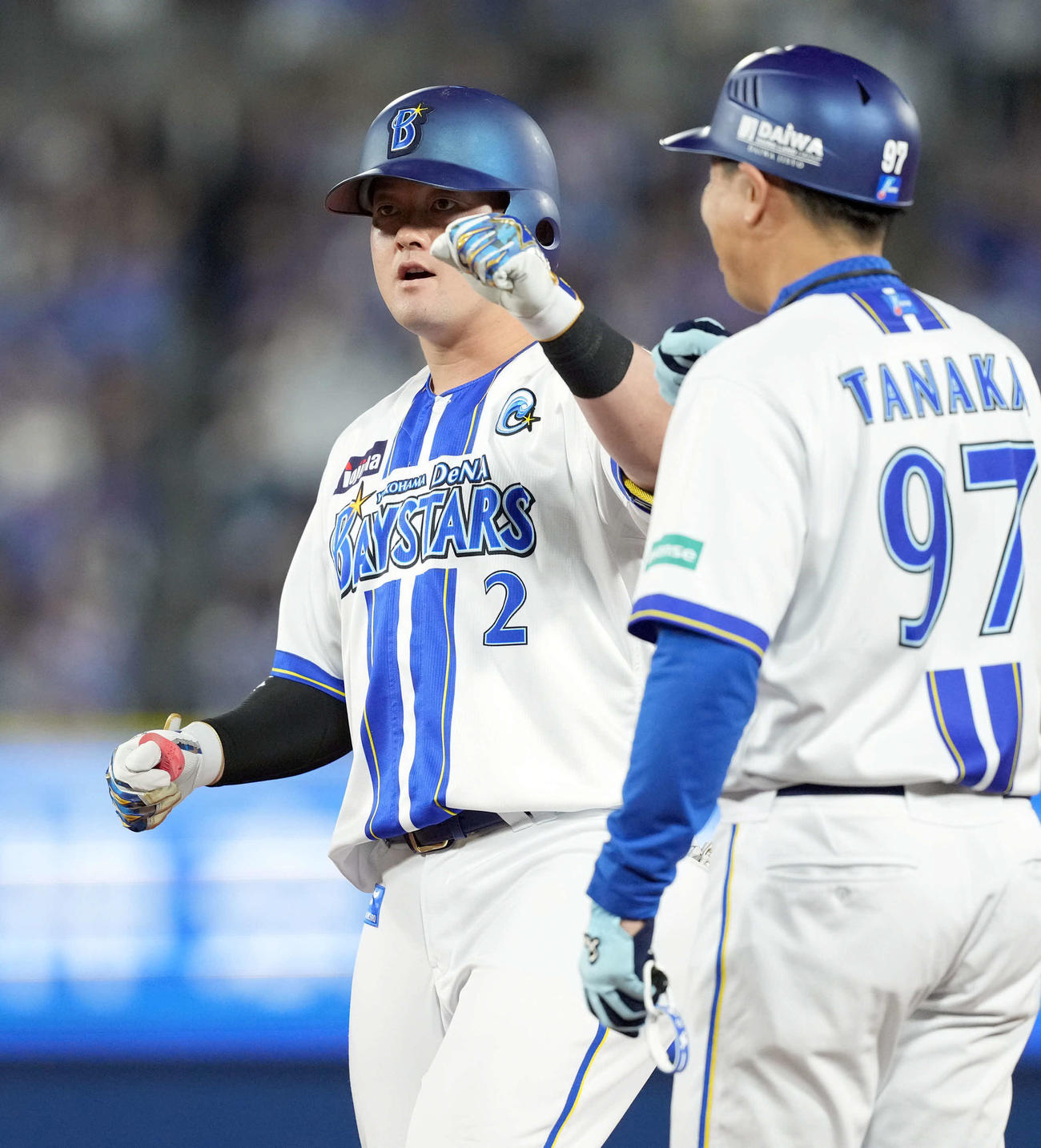 DeNA対阪神　6回裏DeNA1死一、三塁、右前に同点適時打を放った牧（撮影・たえ見朱実）