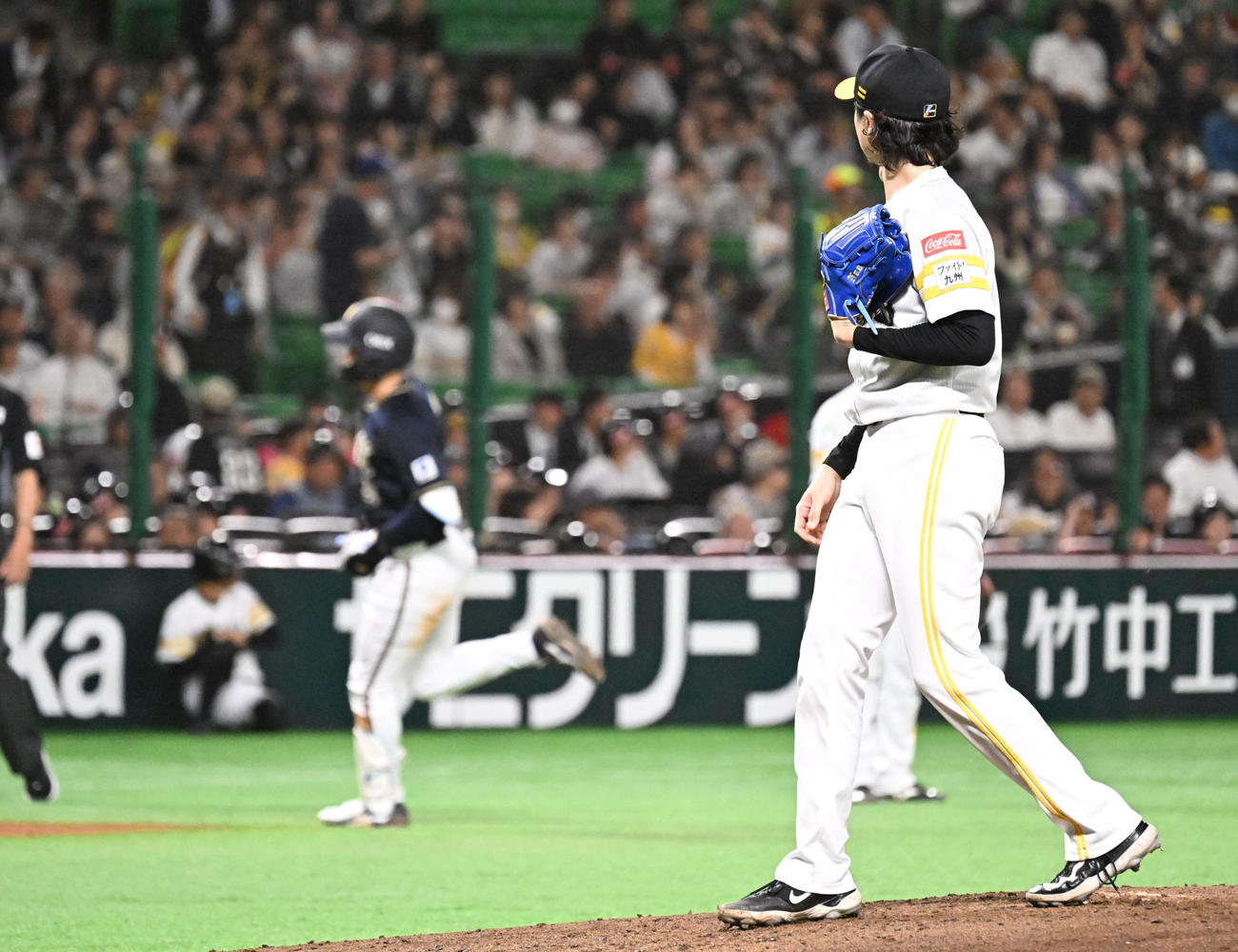 ソフトバンク対オリックス　4回表オリックス無死、上沢（右）は太田に本塁打を与える（撮影・林敢治）