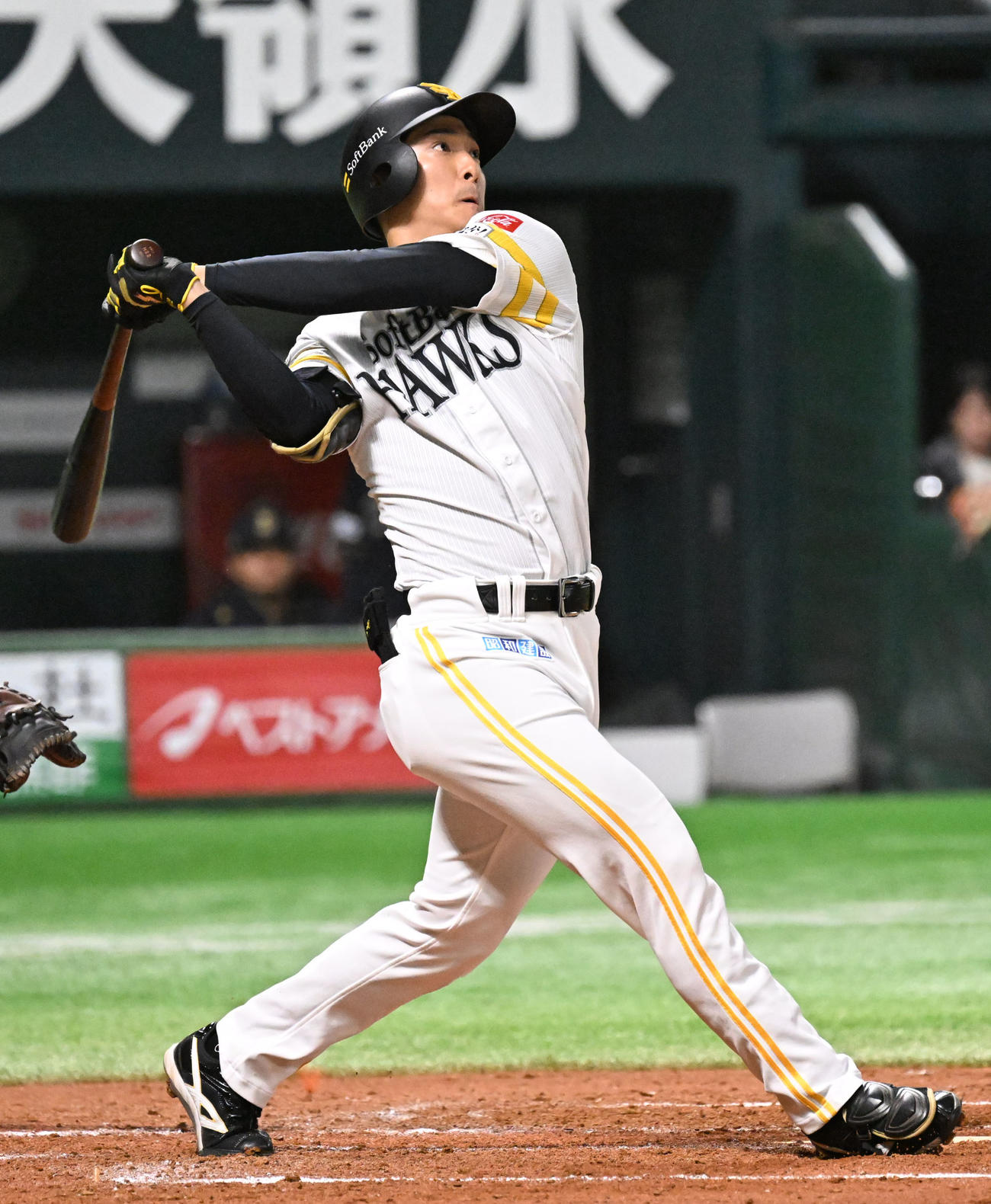 ソフトバンク対オリックス　2回裏ソフトバンク無死、柳町は右越えに本塁打を放つ（撮影・林敢治）