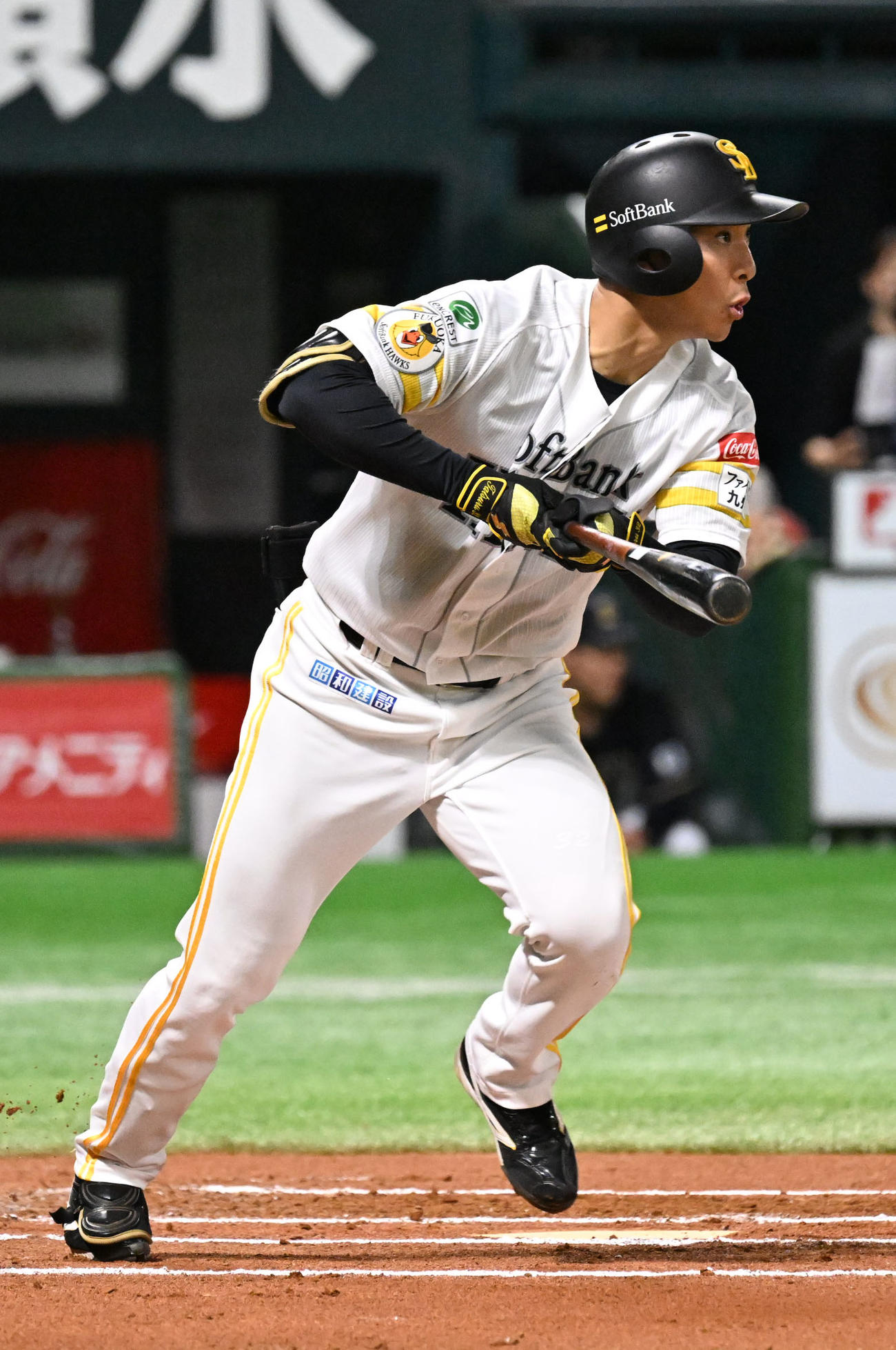 ソフトバンク対オリックス　6回裏ソフトバンク無死一塁、柳町は適時二塁打を放つ（撮影・林敢治）
