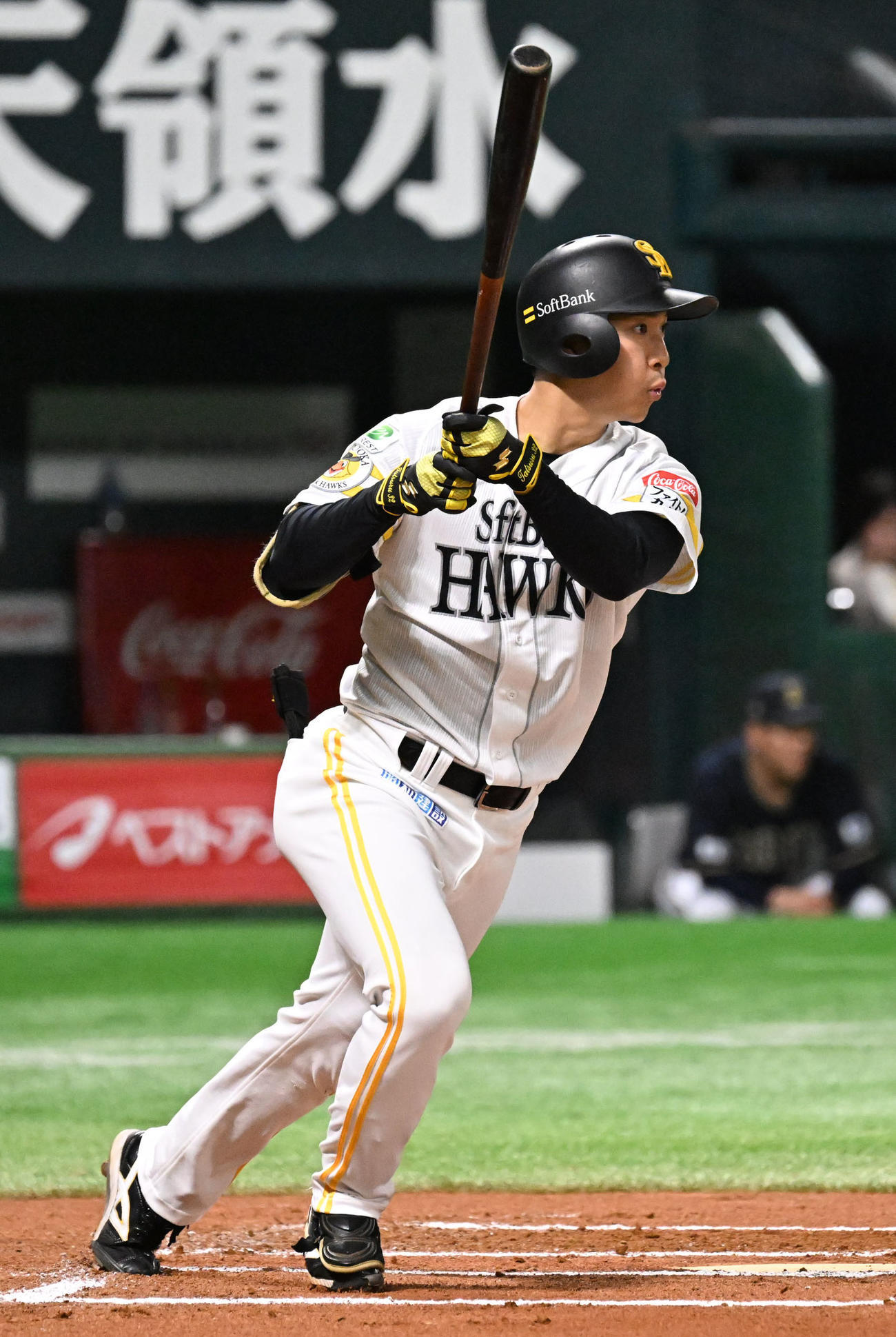 ソフトバンク対オリックス　6回裏ソフトバンク無死一塁、柳町は適時二塁打を放つ（撮影・林敢治）