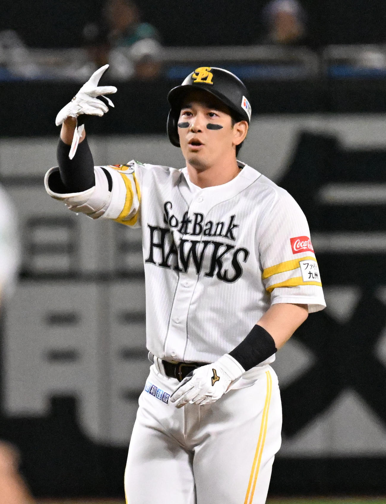 ソフトバンク対オリックス　1回裏ソフトバンク1死三塁、栗原は先制適時打を放つ（撮影・林敢治）